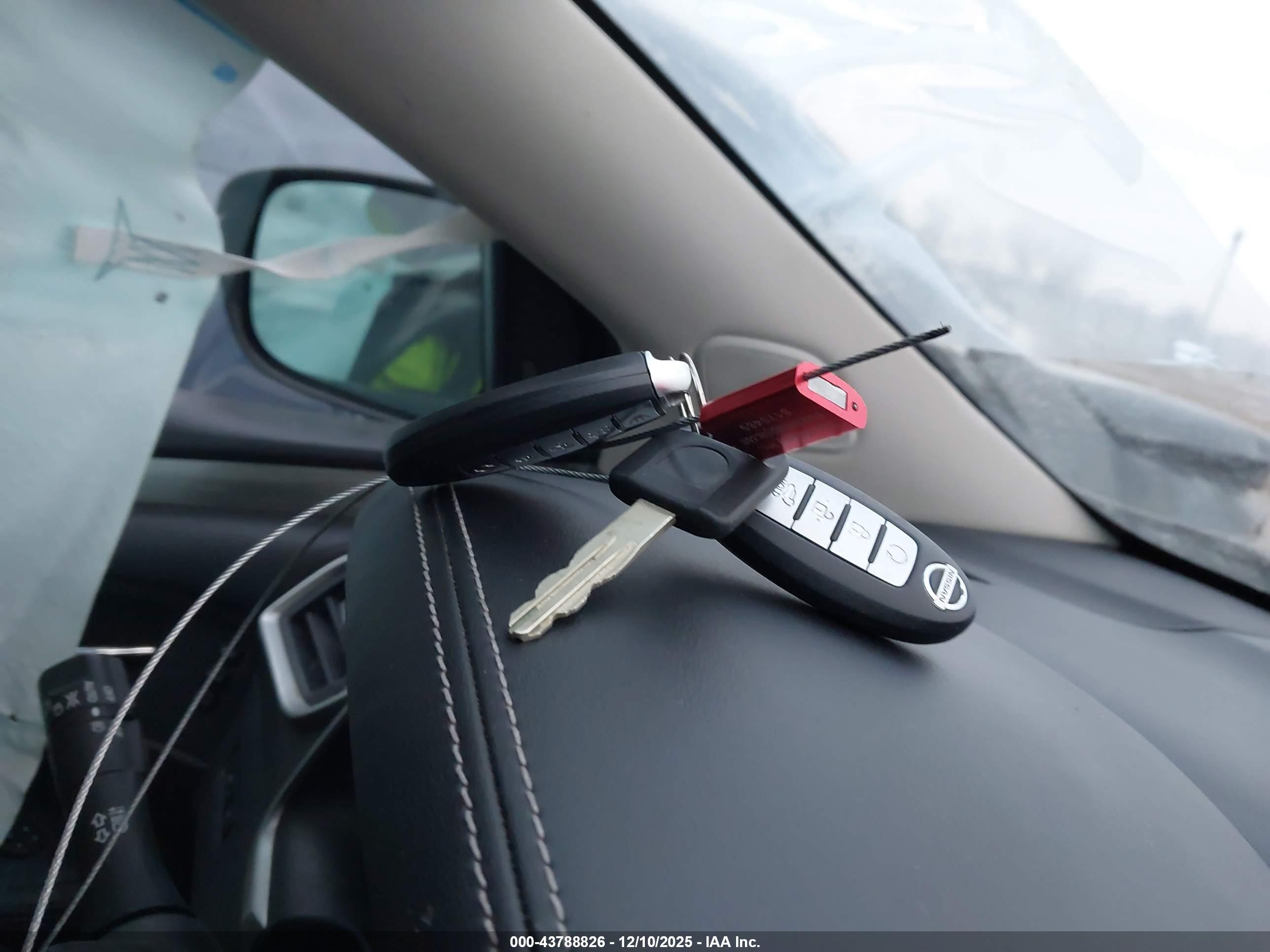 NISSAN MURANO image 11