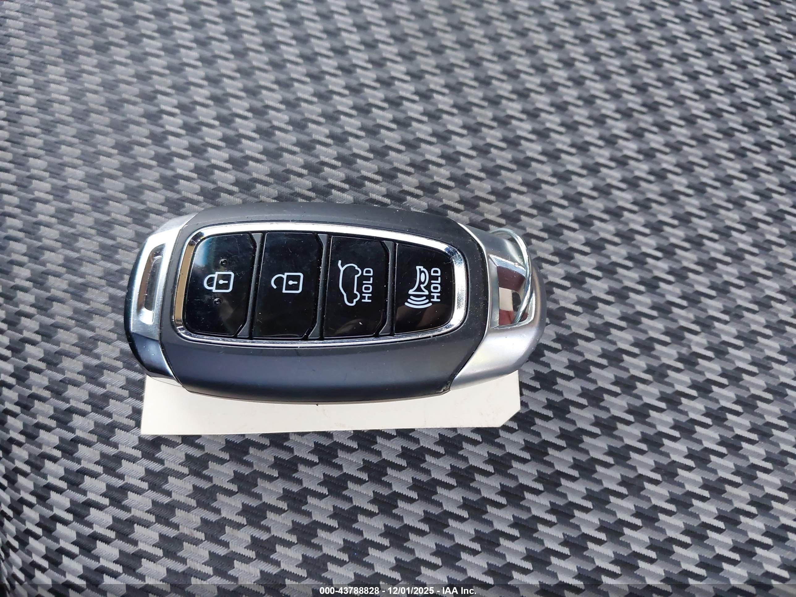 HYUNDAI KONA image 11