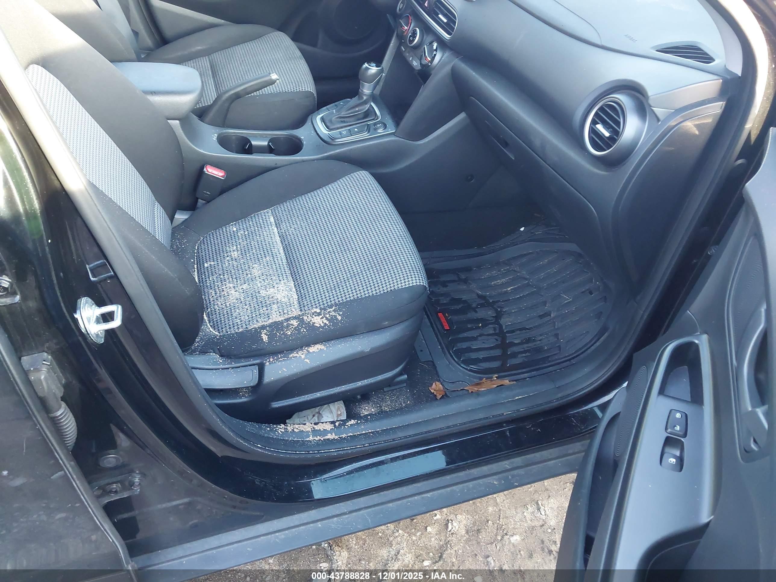 HYUNDAI KONA image 5