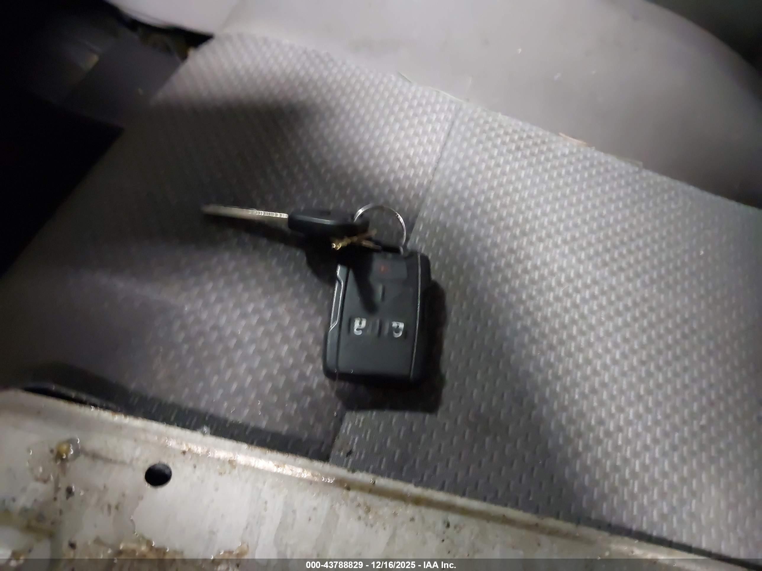 CHEVROLET SILVERADO image 11