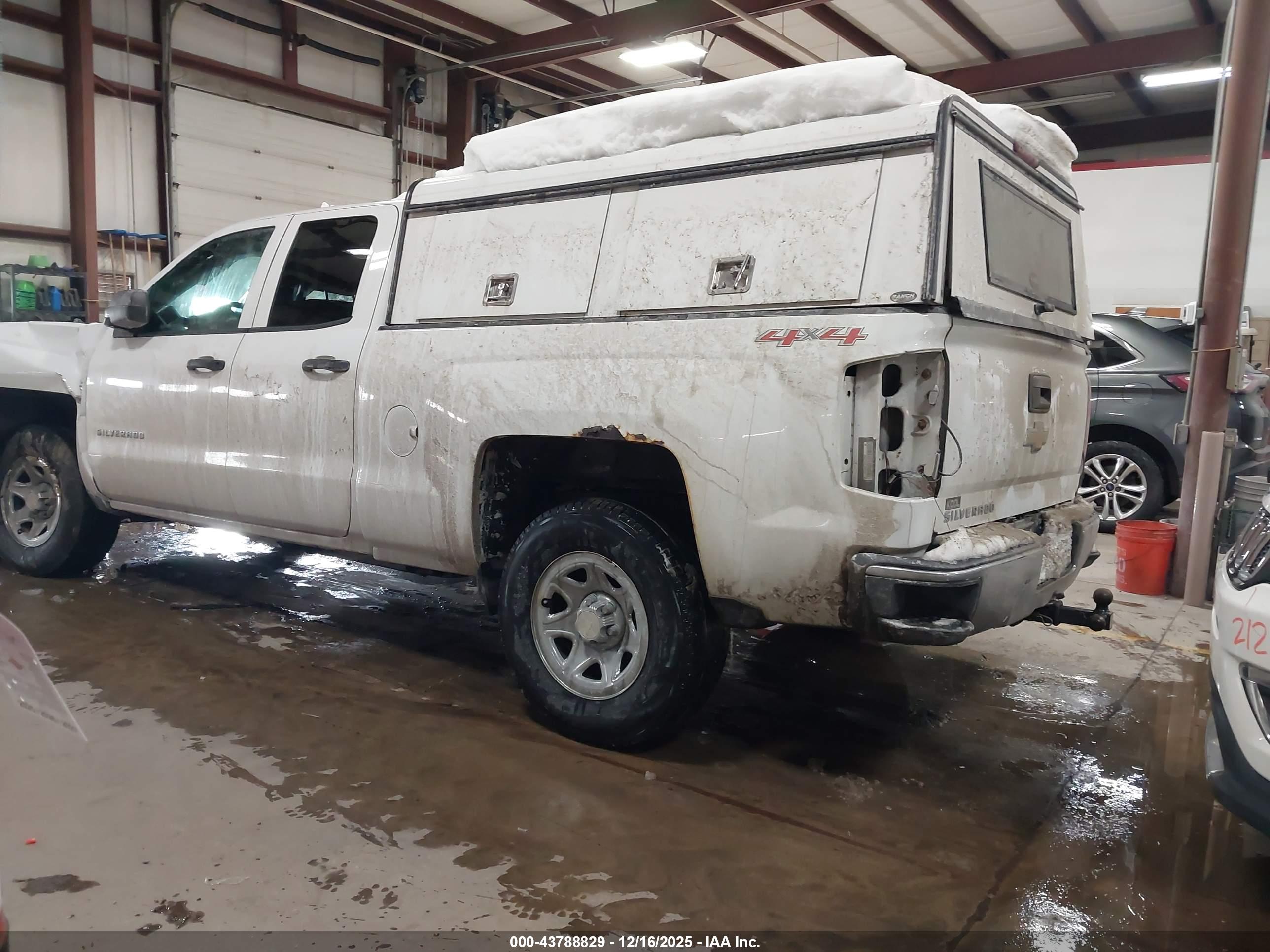 CHEVROLET SILVERADO image 3
