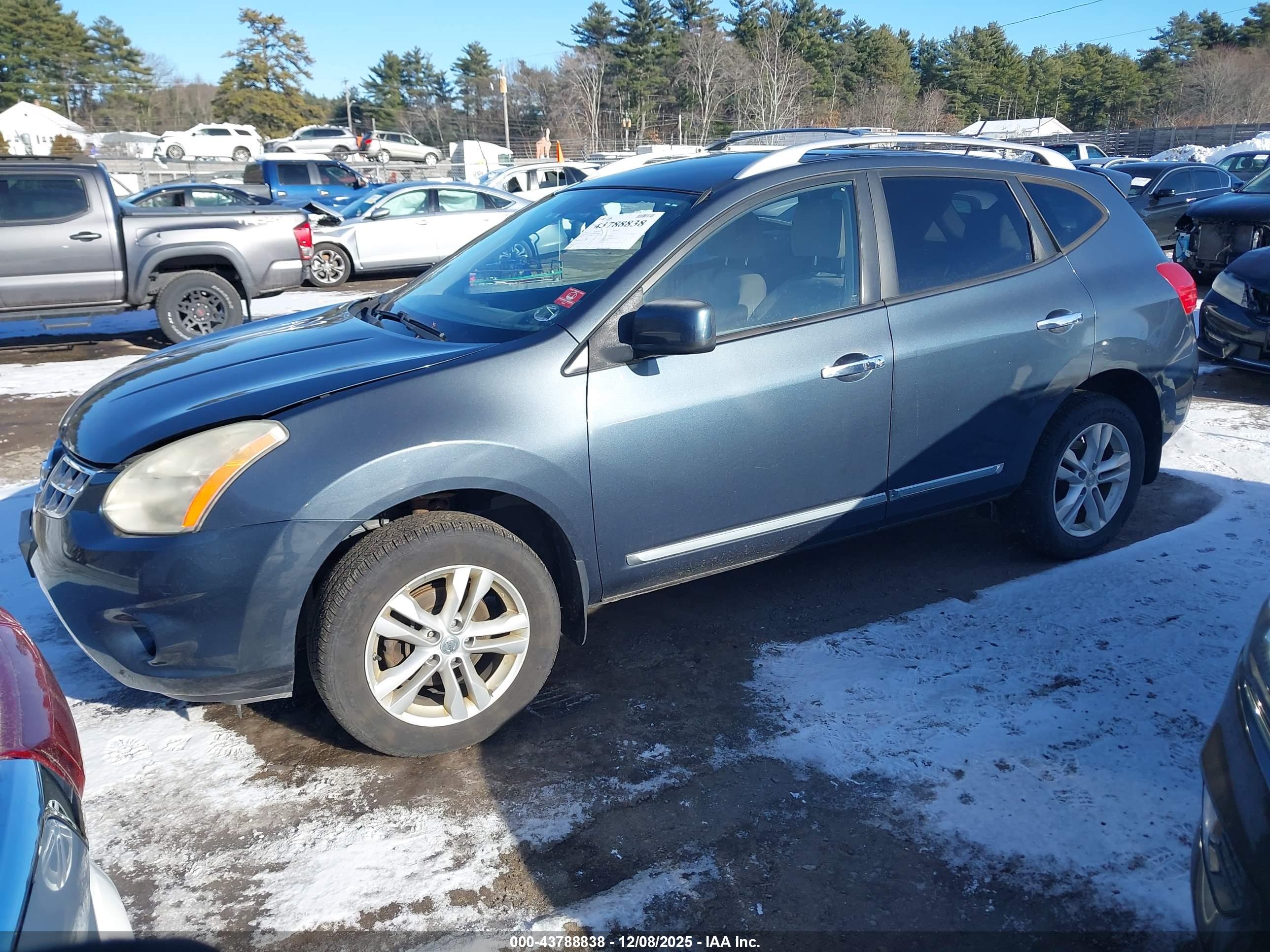 NISSAN ROGUE image 2