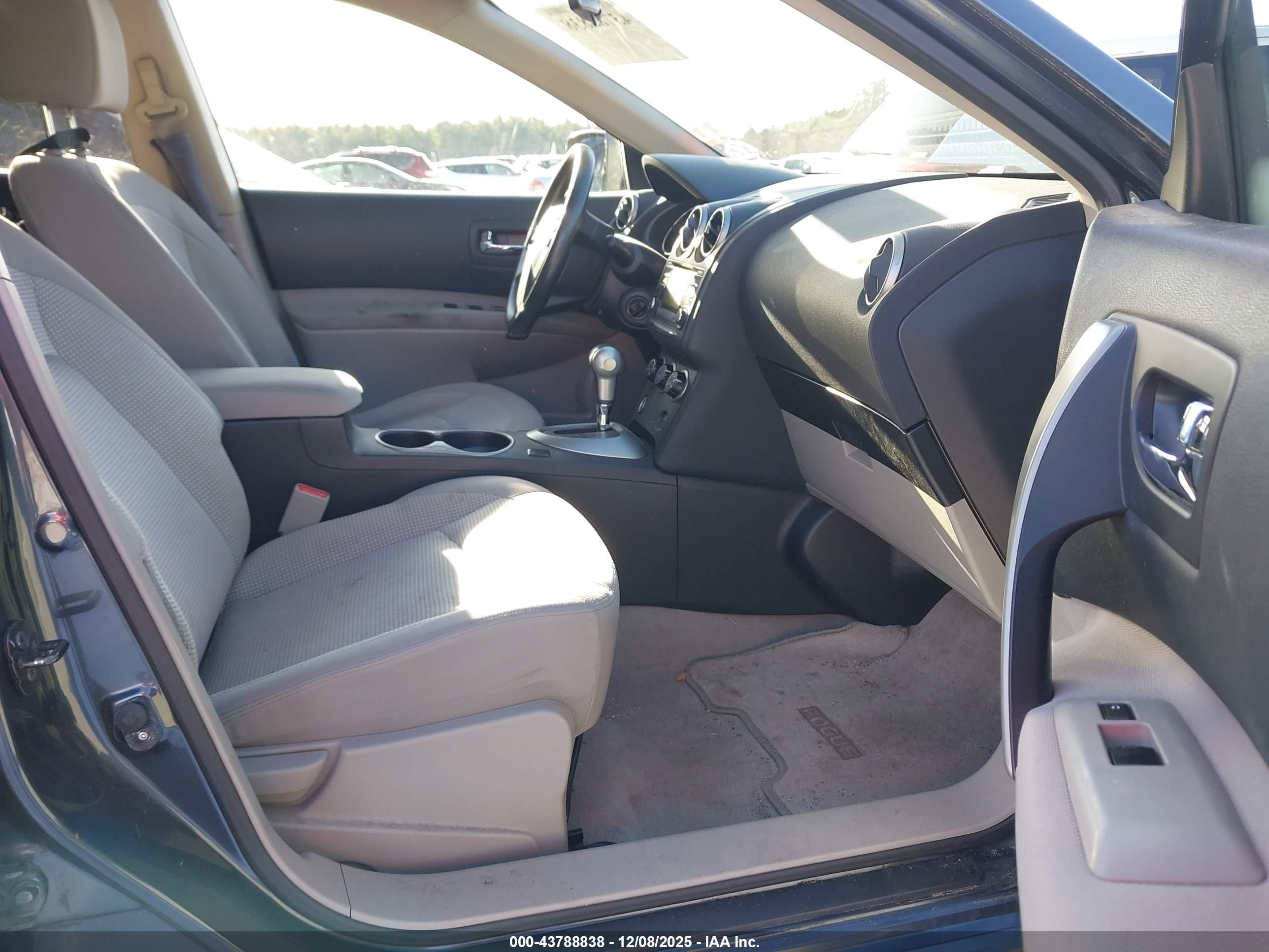 NISSAN ROGUE image 5