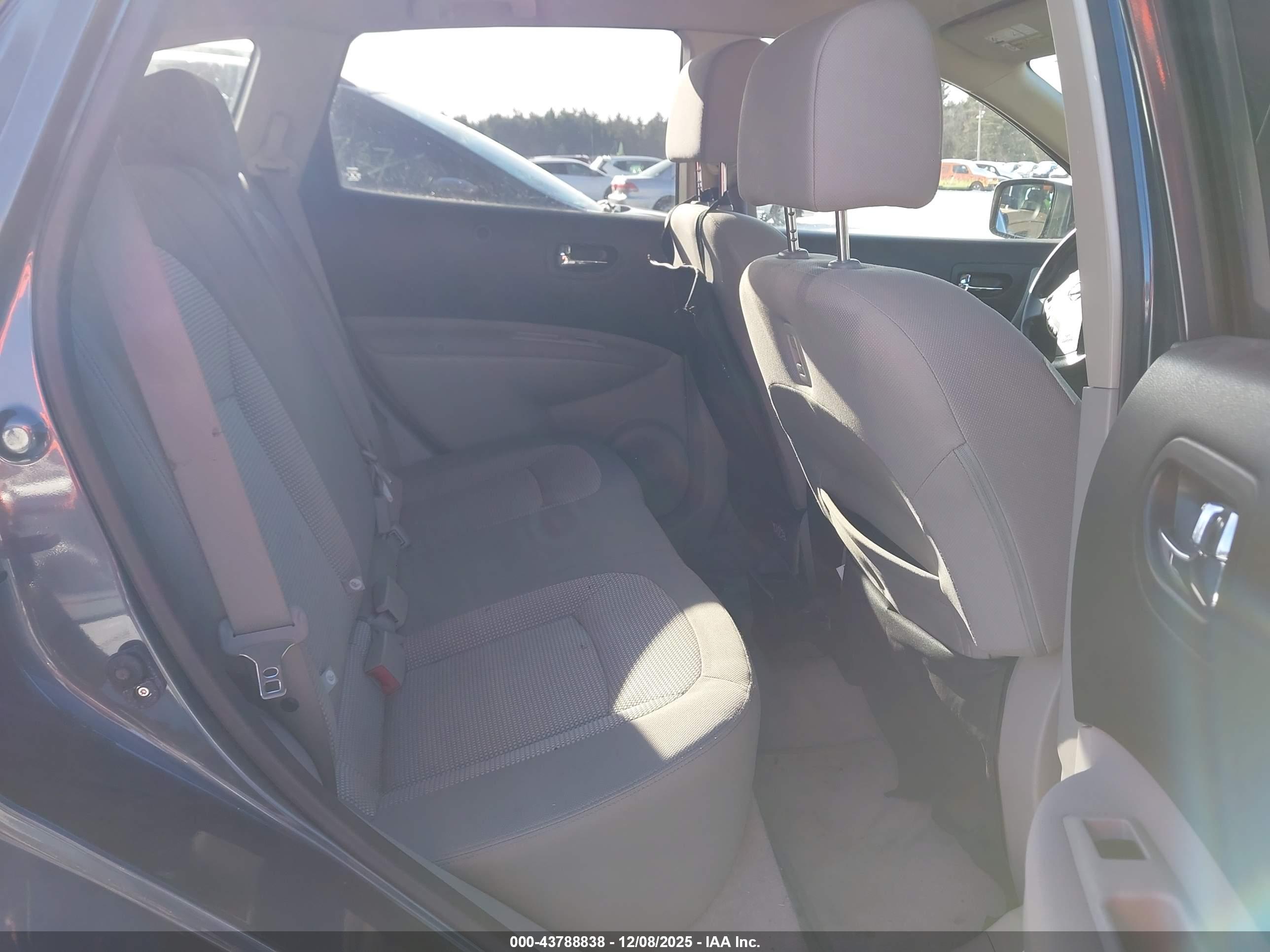 NISSAN ROGUE image 8