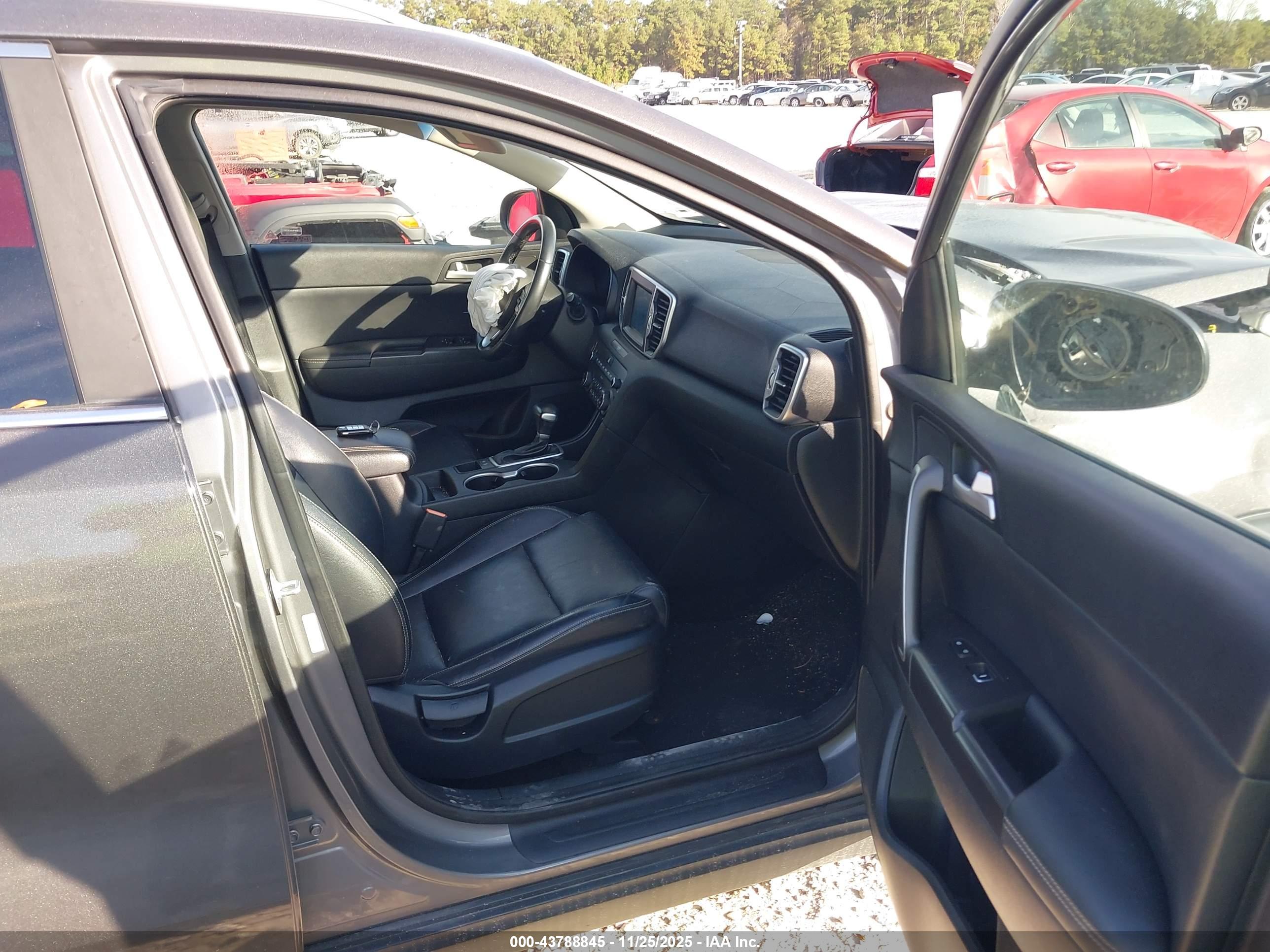 KIA SPORTAGE image 5