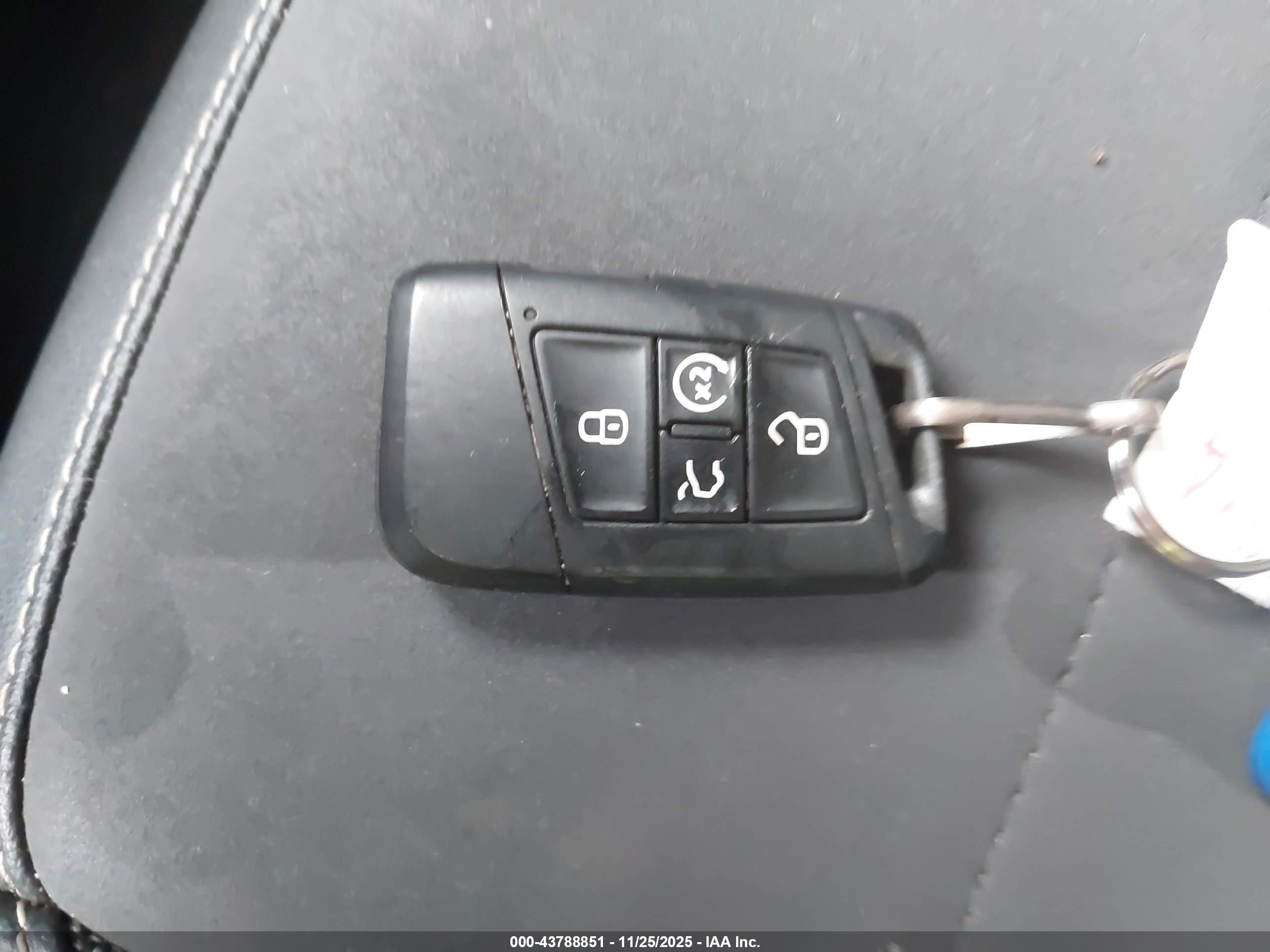 VOLKSWAGEN TAOS image 11