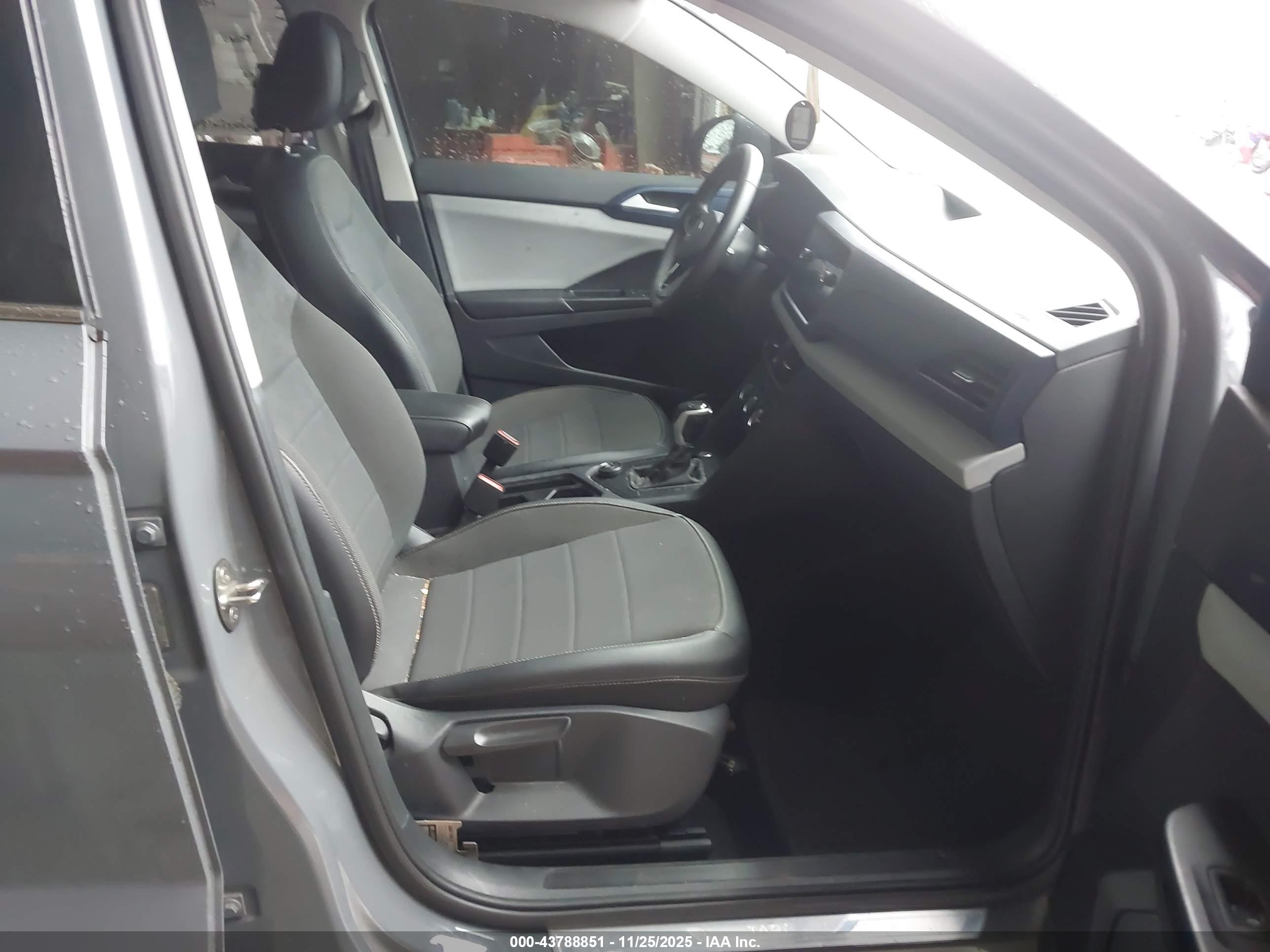 VOLKSWAGEN TAOS image 5