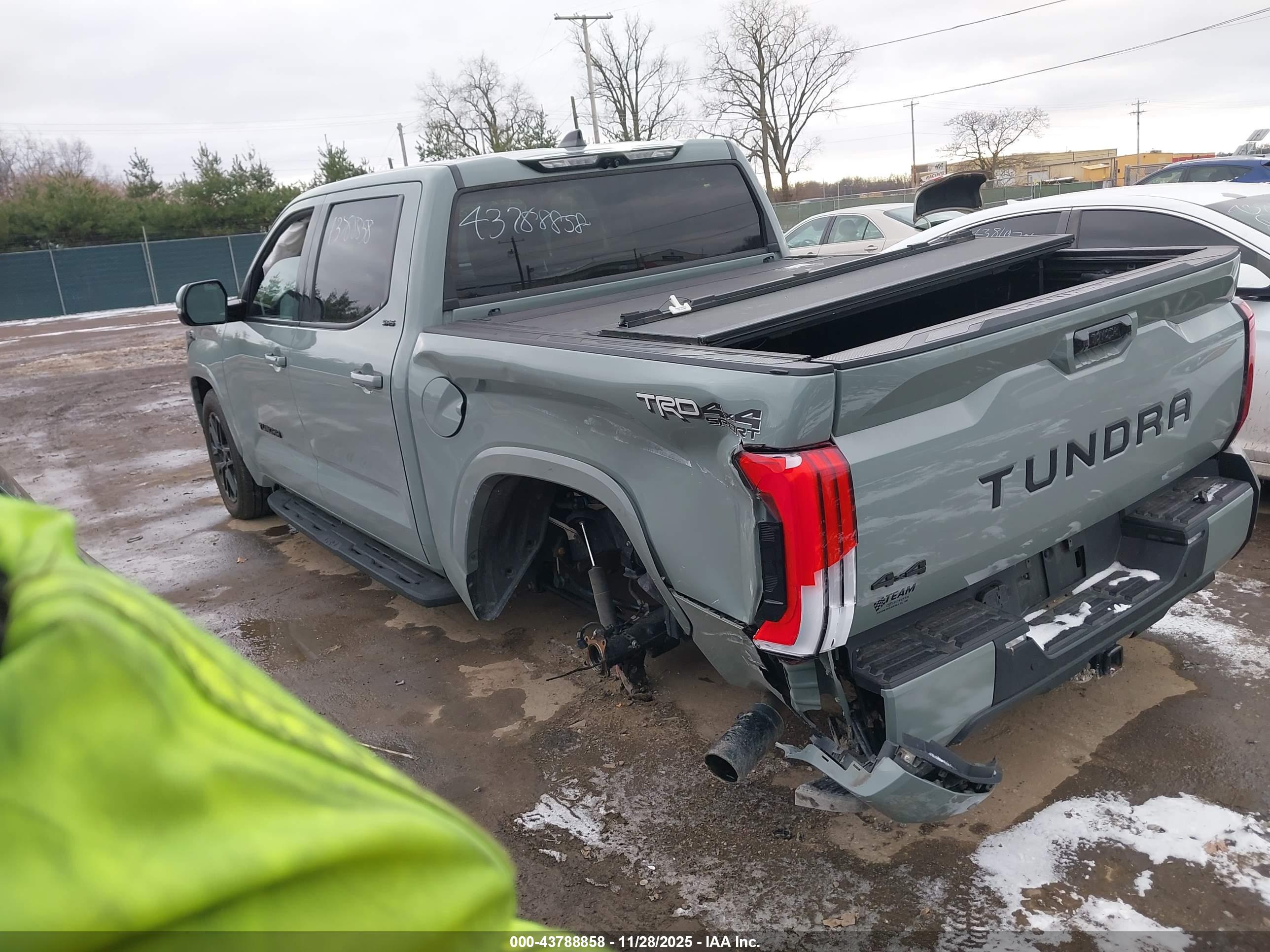 TOYOTA TUNDRA image 3