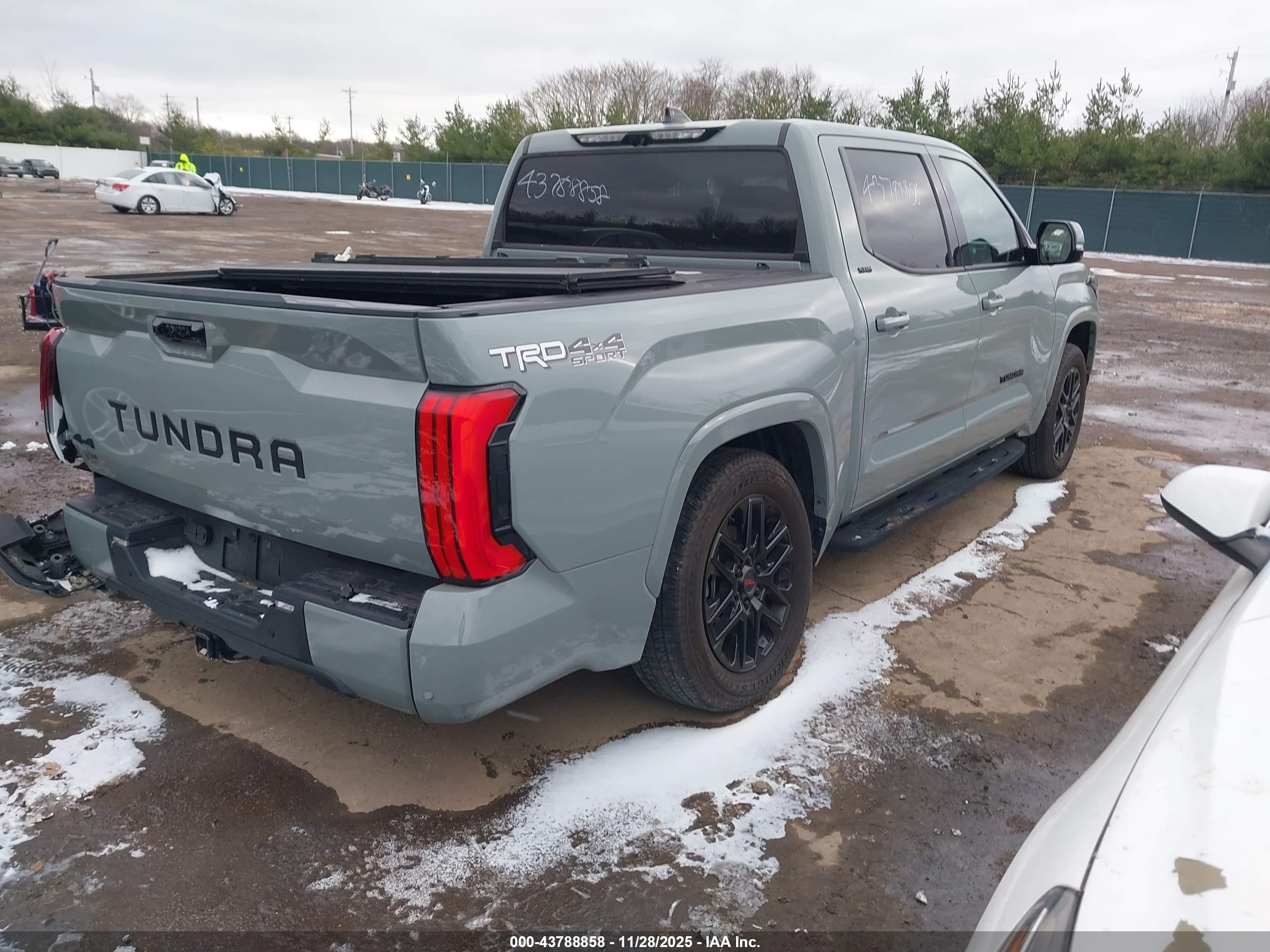 TOYOTA TUNDRA image 4