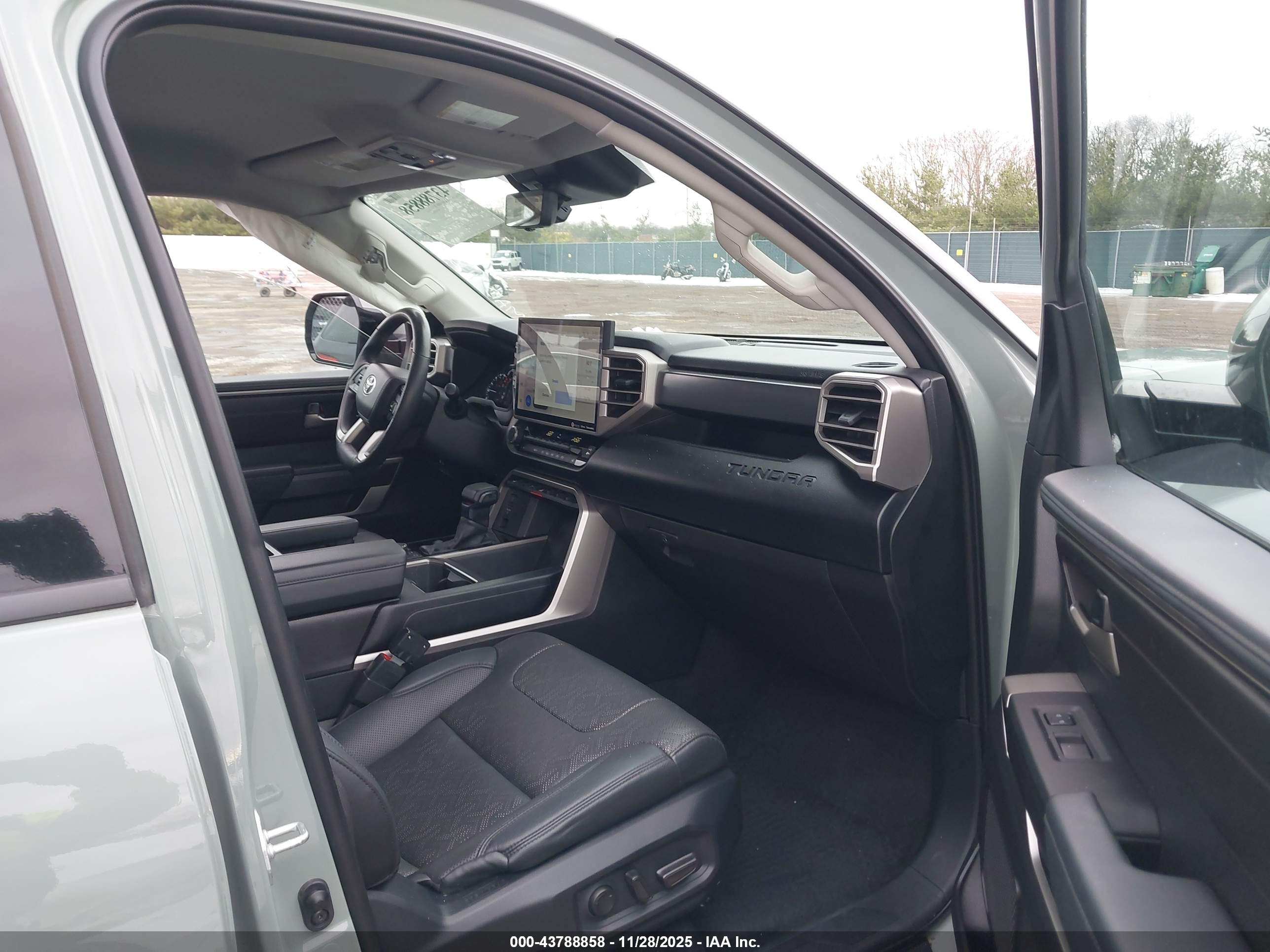 TOYOTA TUNDRA image 5