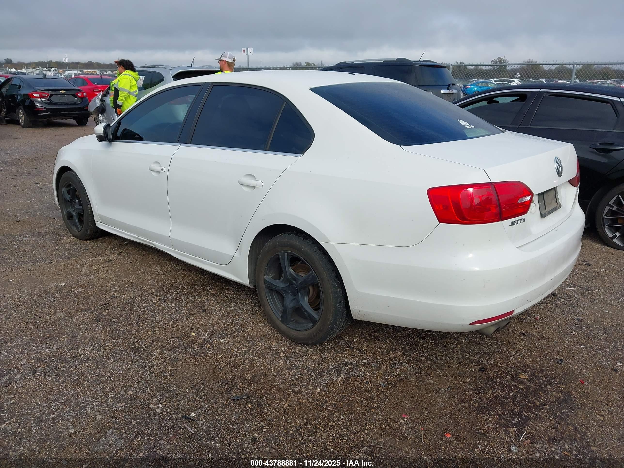 VOLKSWAGEN JETTA image 3