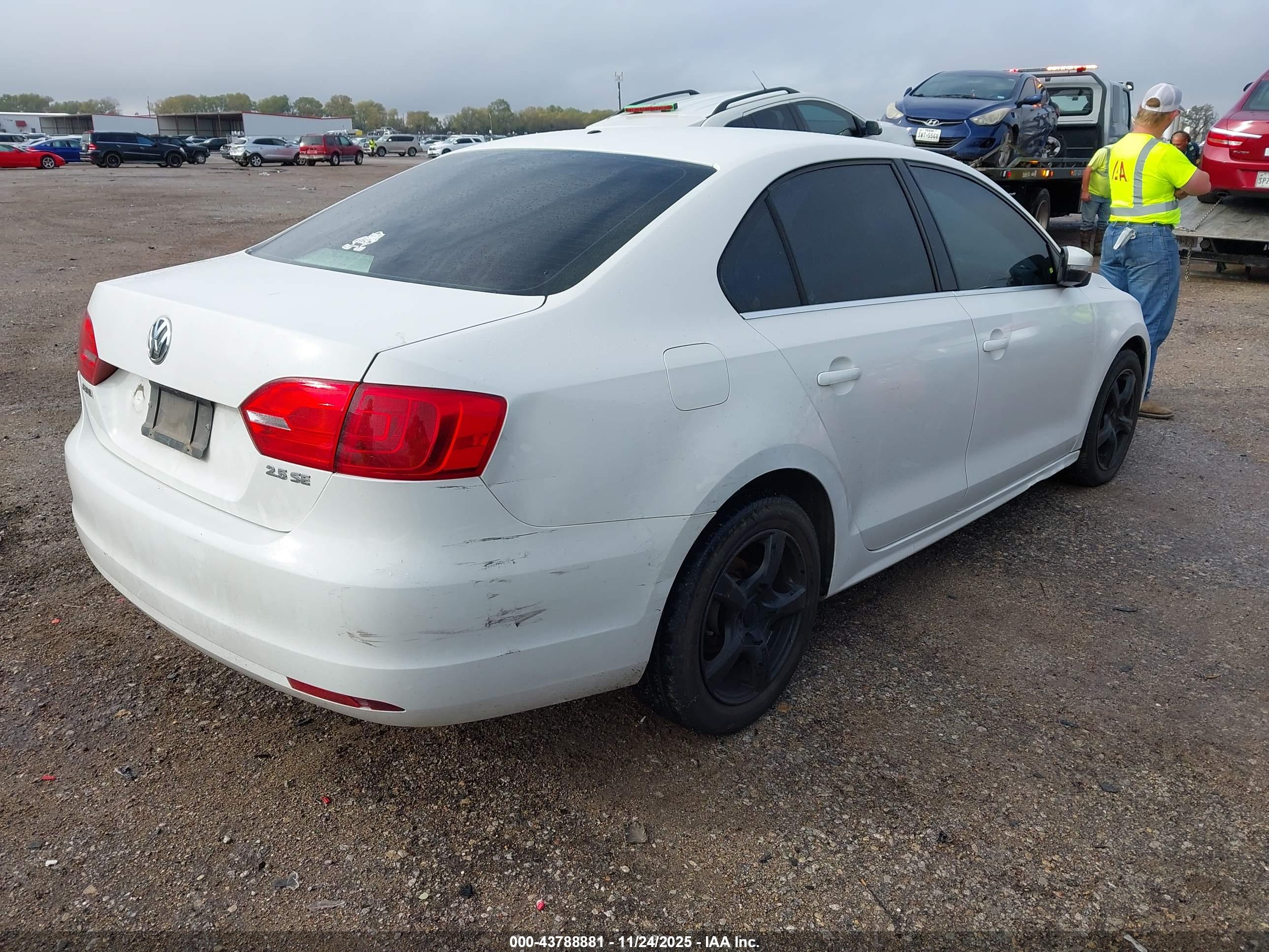 VOLKSWAGEN JETTA image 4