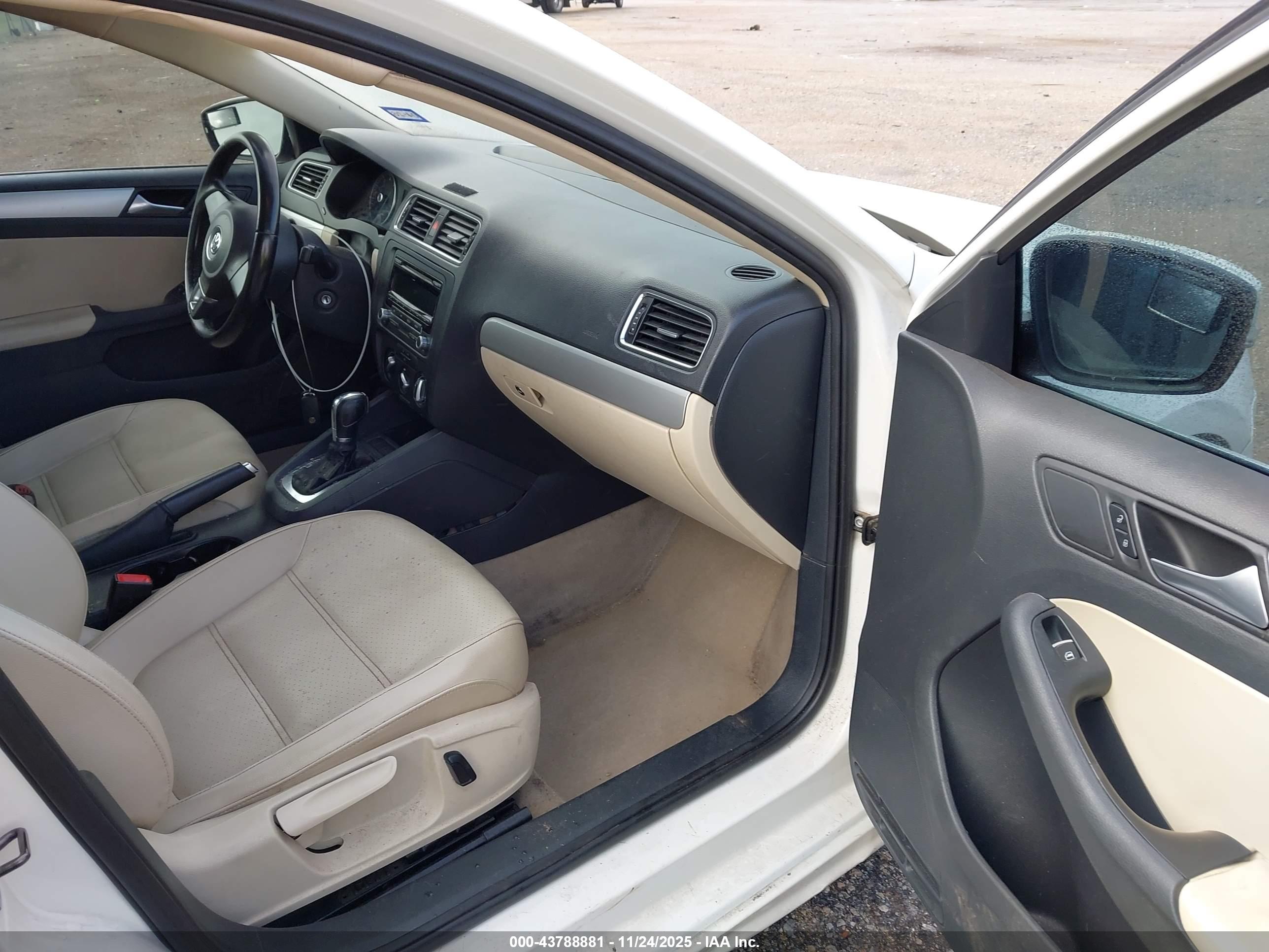 VOLKSWAGEN JETTA image 5