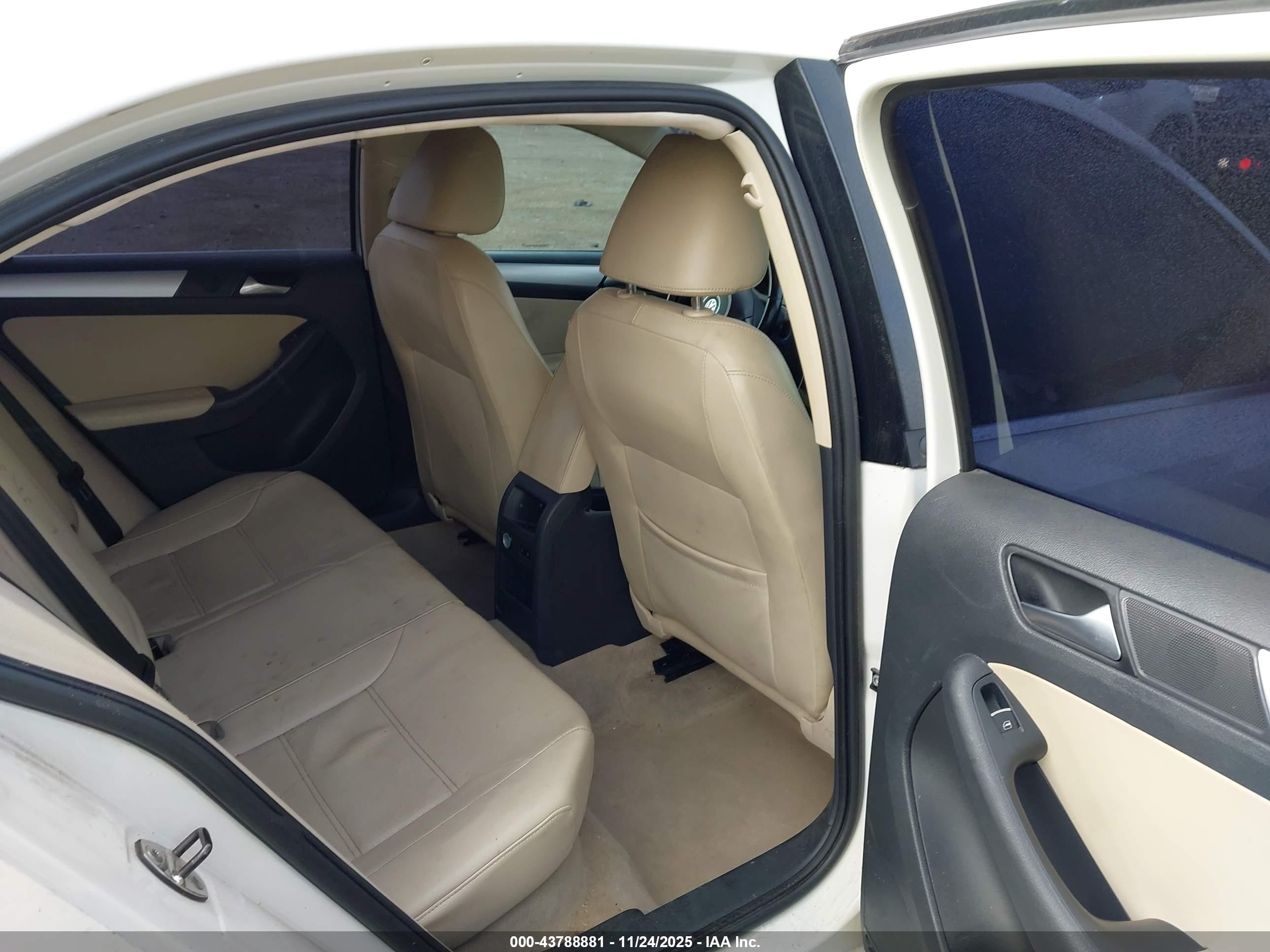 VOLKSWAGEN JETTA image 8