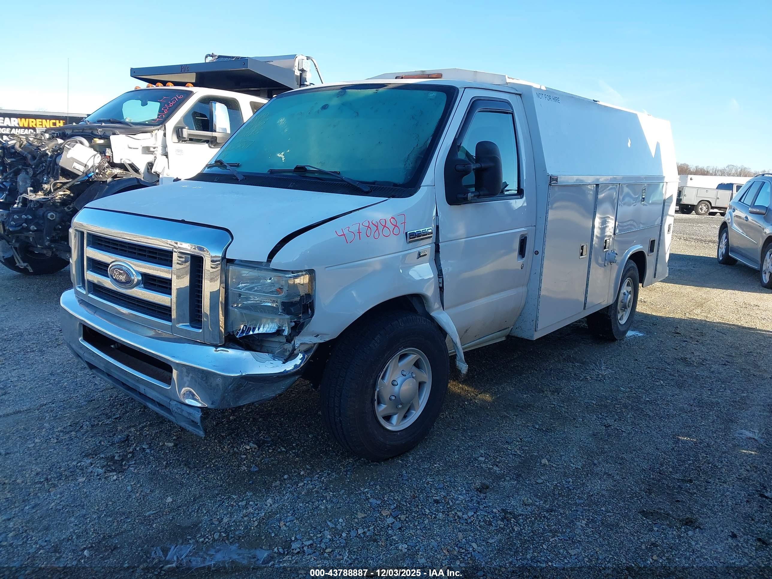 FORD E-350 image 2
