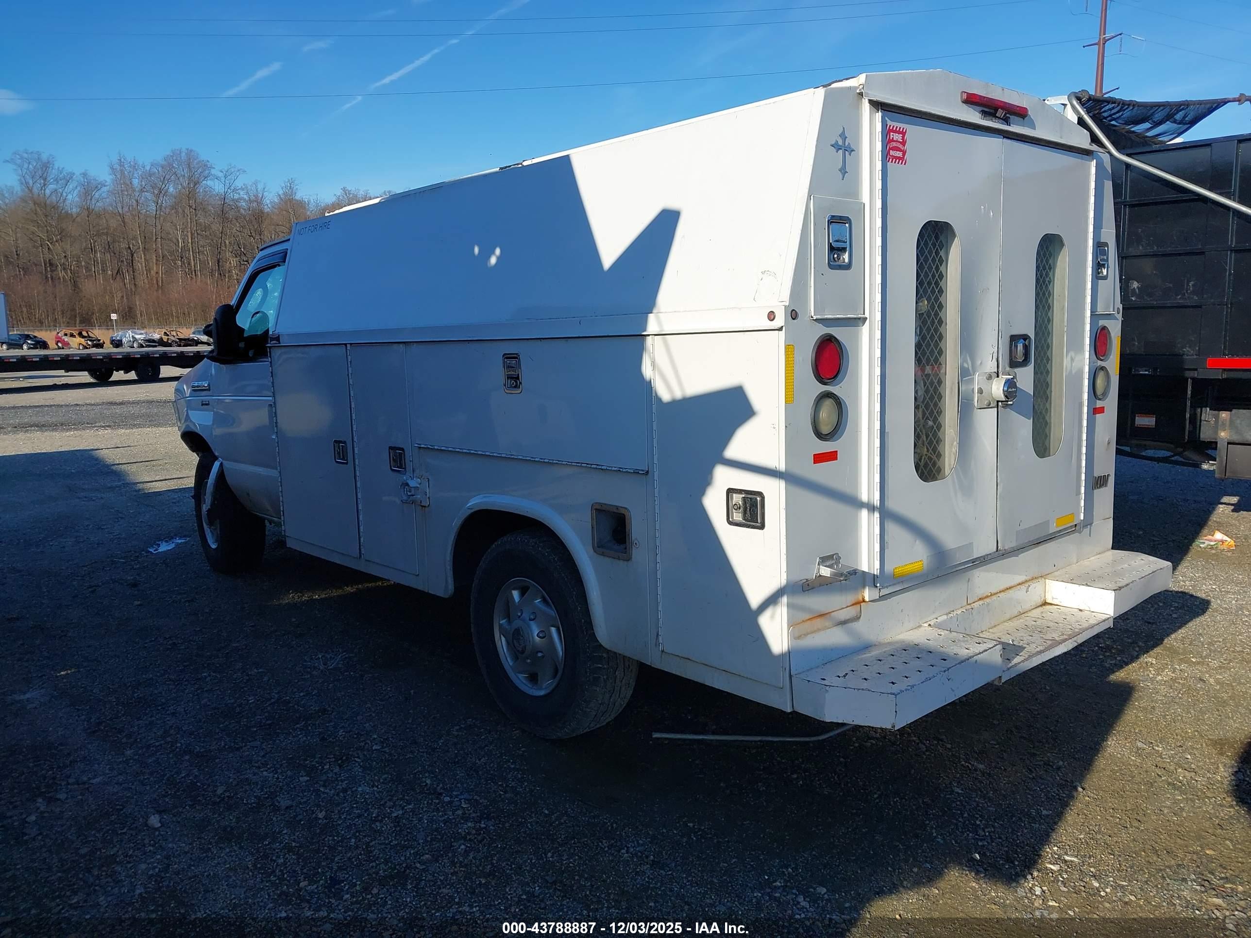 FORD E-350 image 3