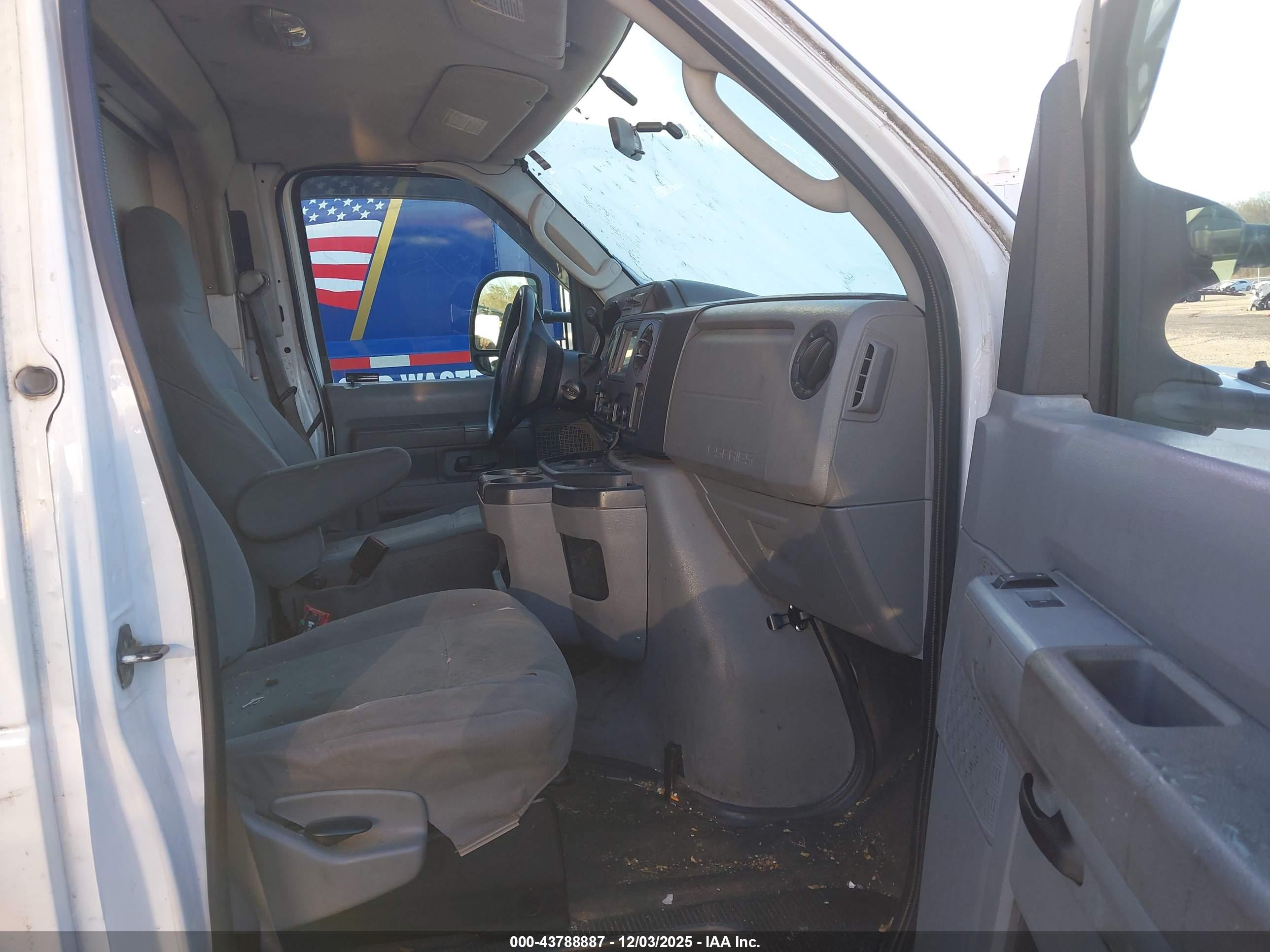 FORD E-350 image 5