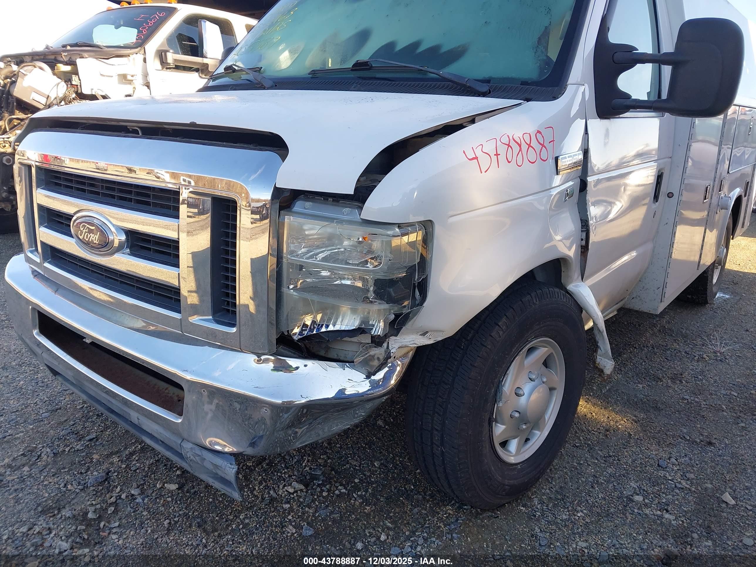 FORD E-350 image 6