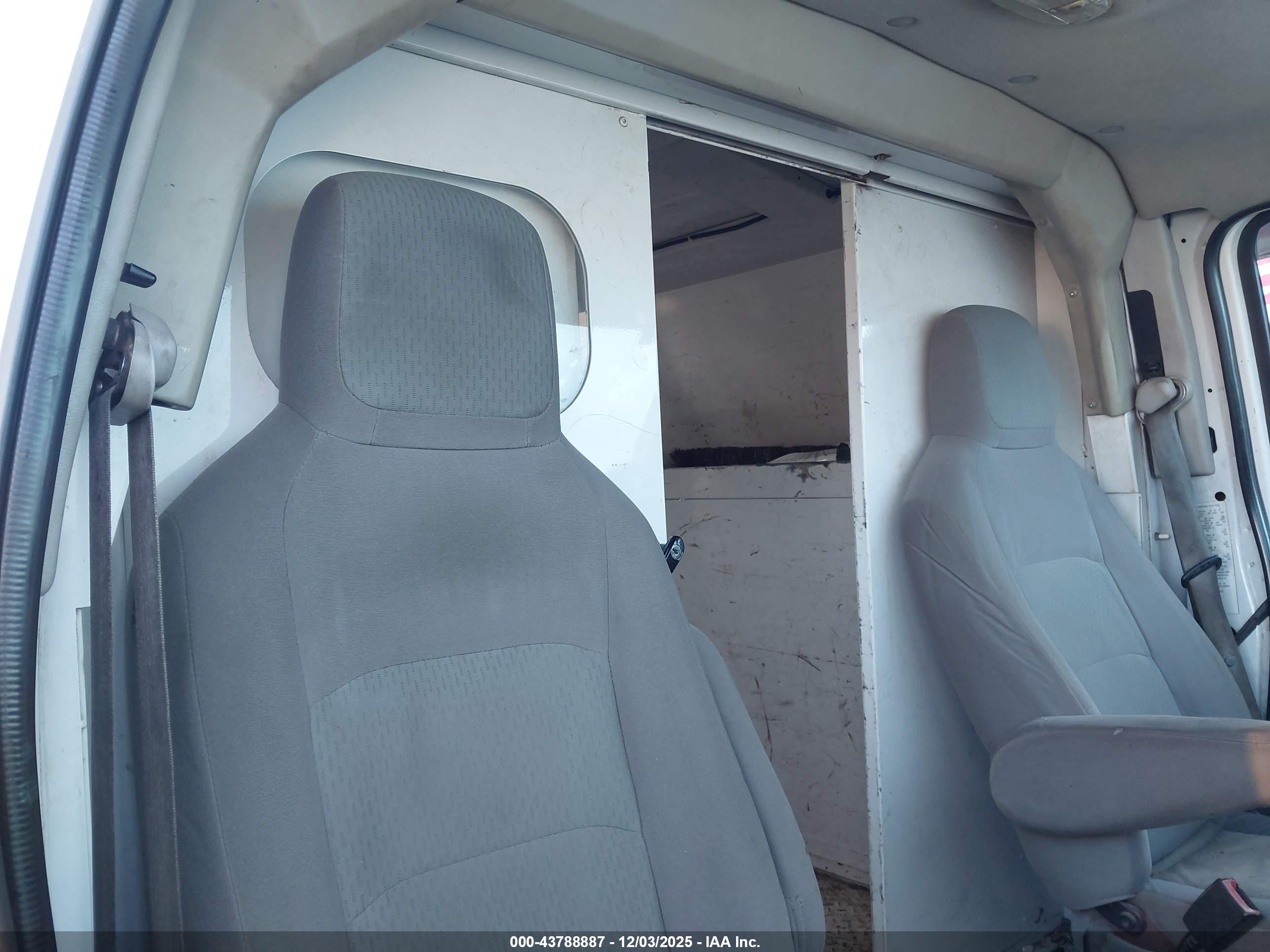 FORD E-350 image 8
