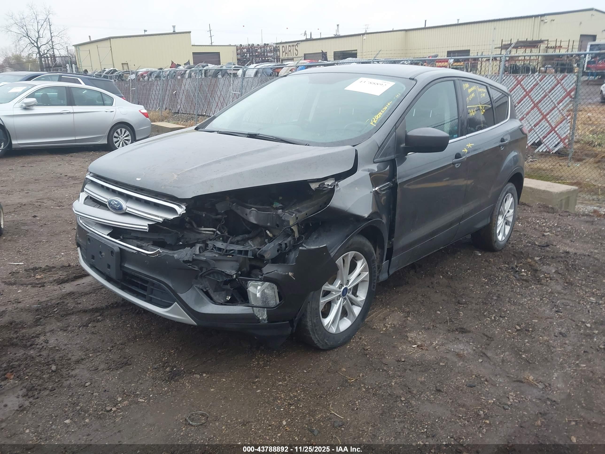 FORD ESCAPE image 2