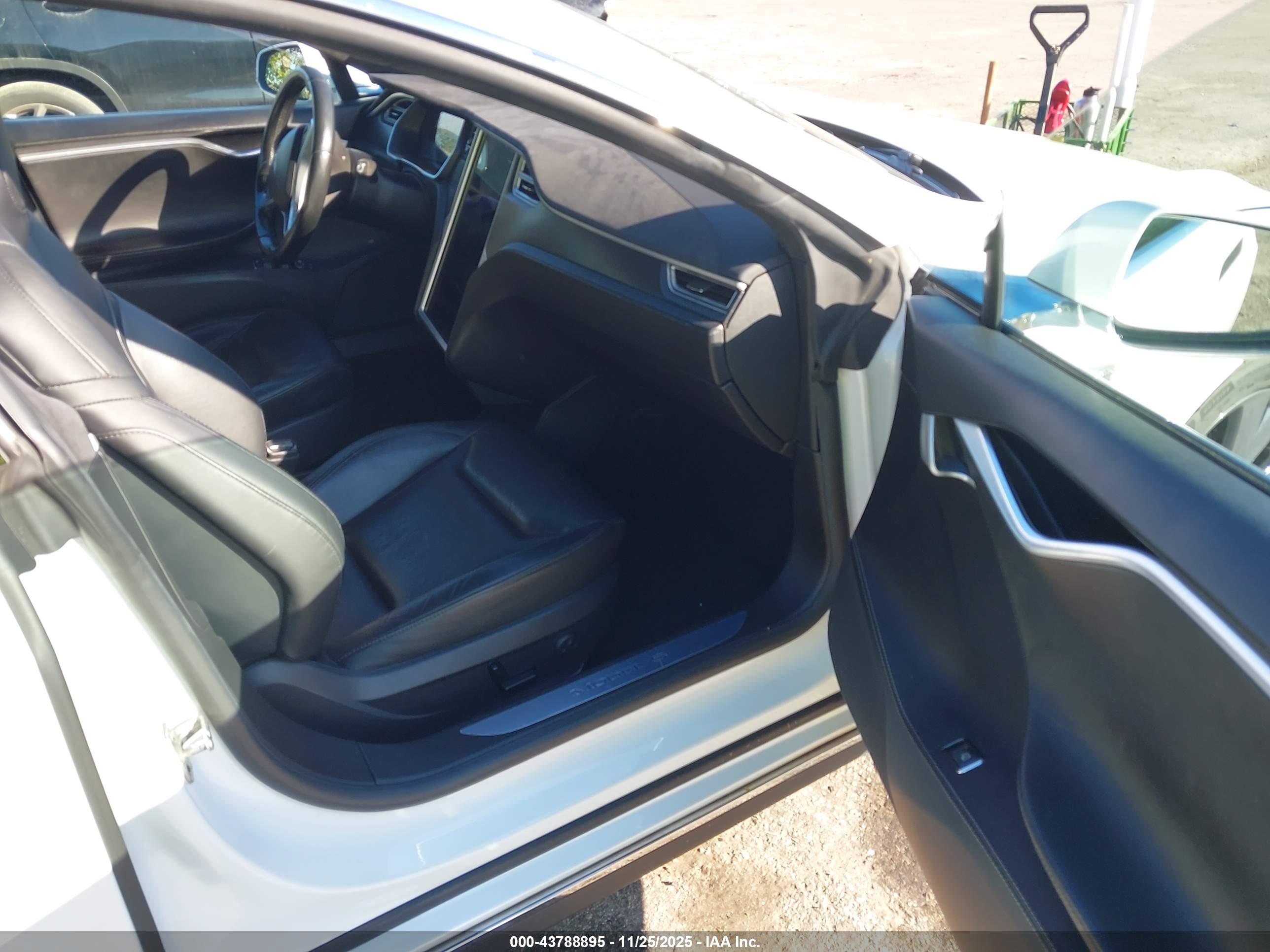 TESLA MODEL image 5