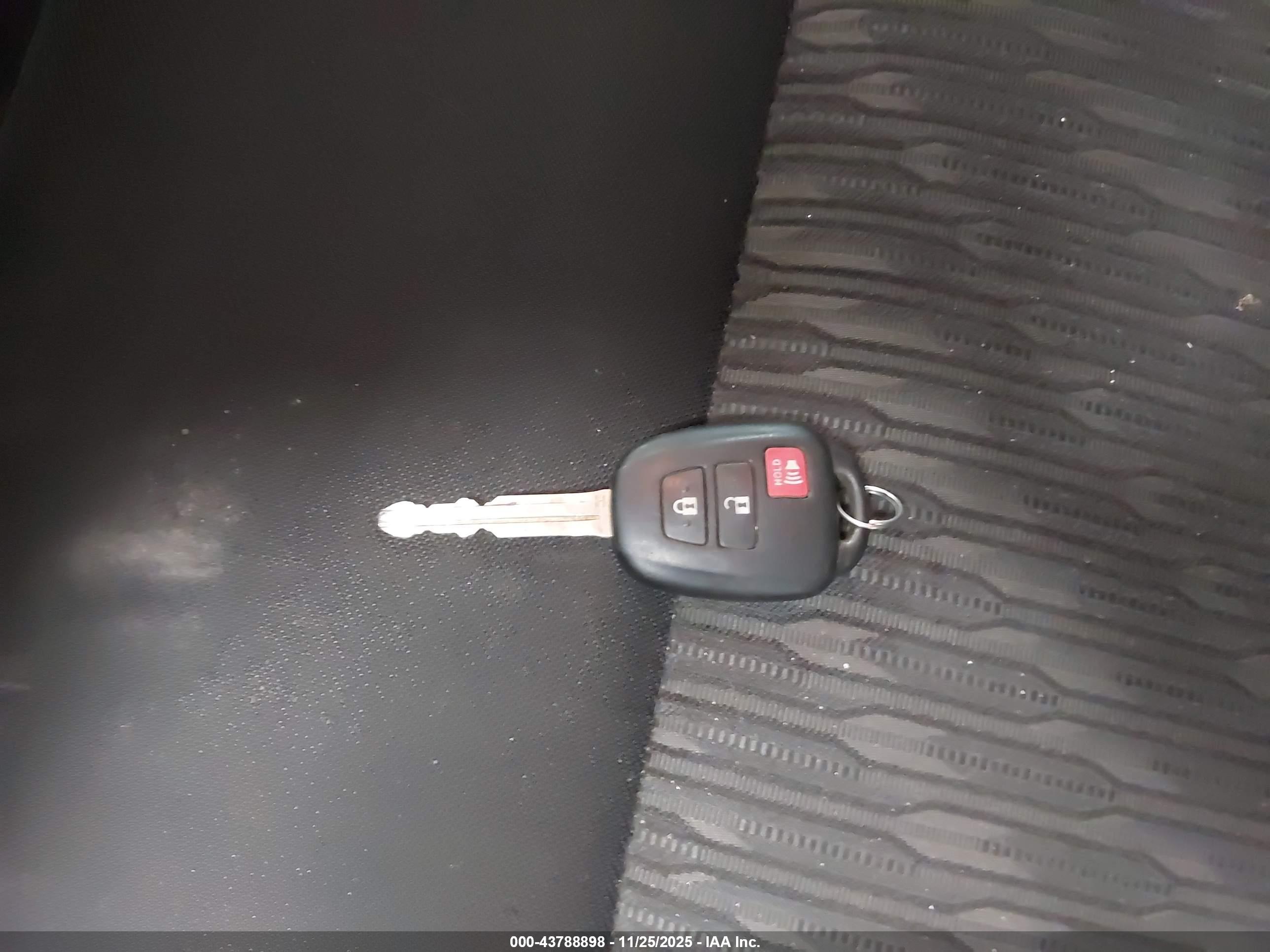 TOYOTA TUNDRA image 11
