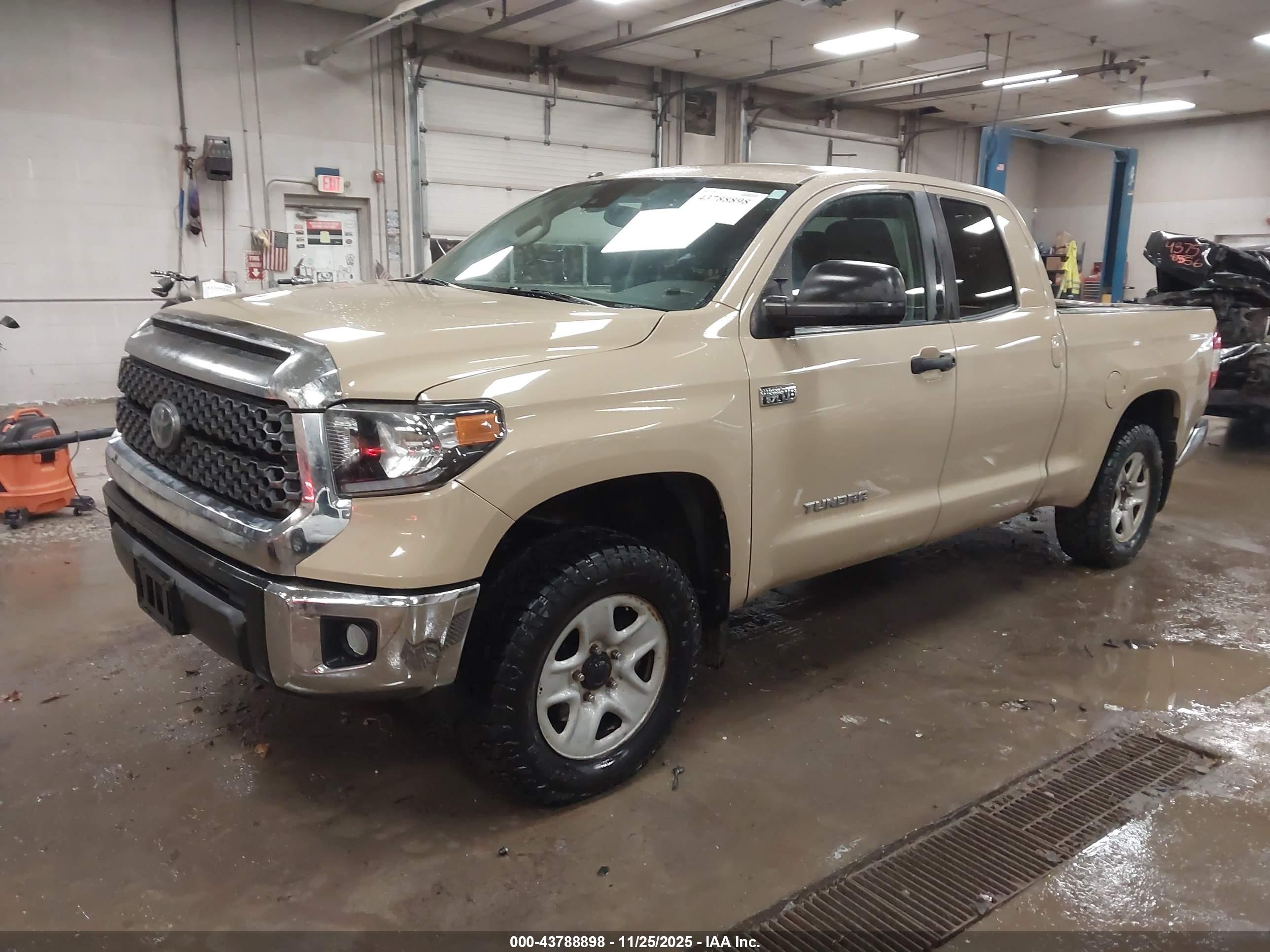 TOYOTA TUNDRA image 2