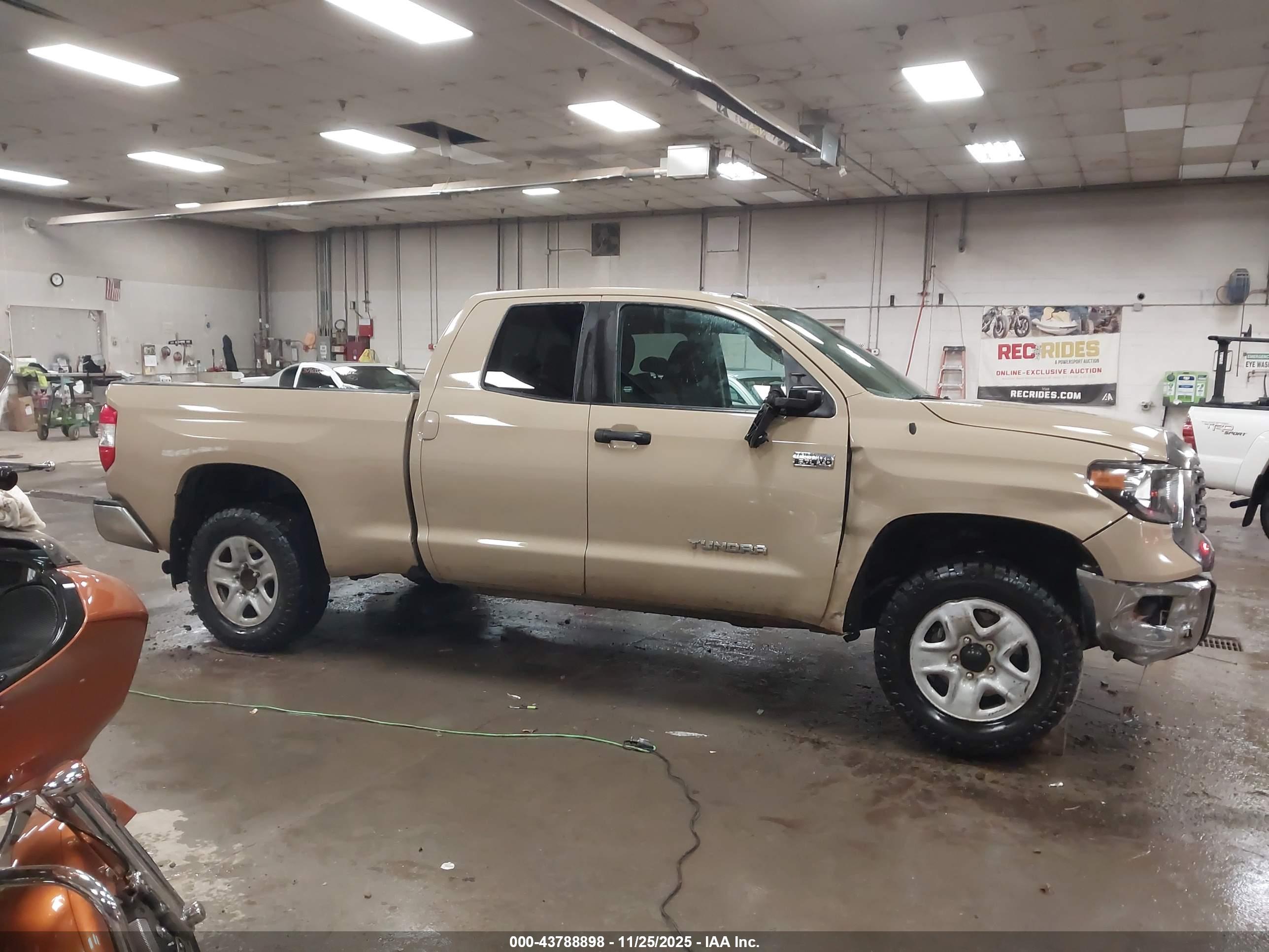 TOYOTA TUNDRA image 6