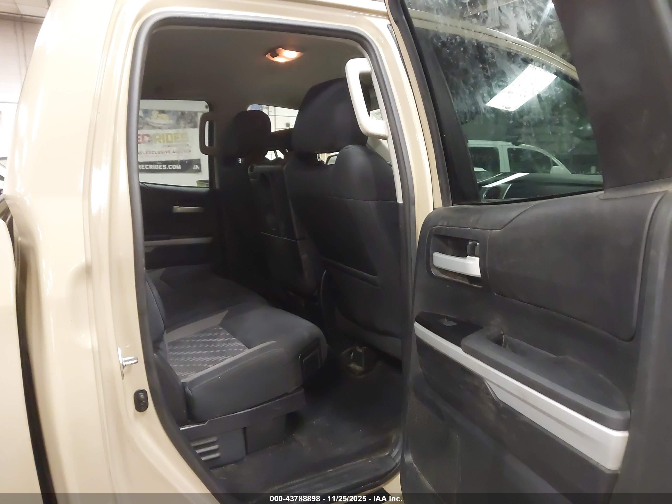 TOYOTA TUNDRA image 8