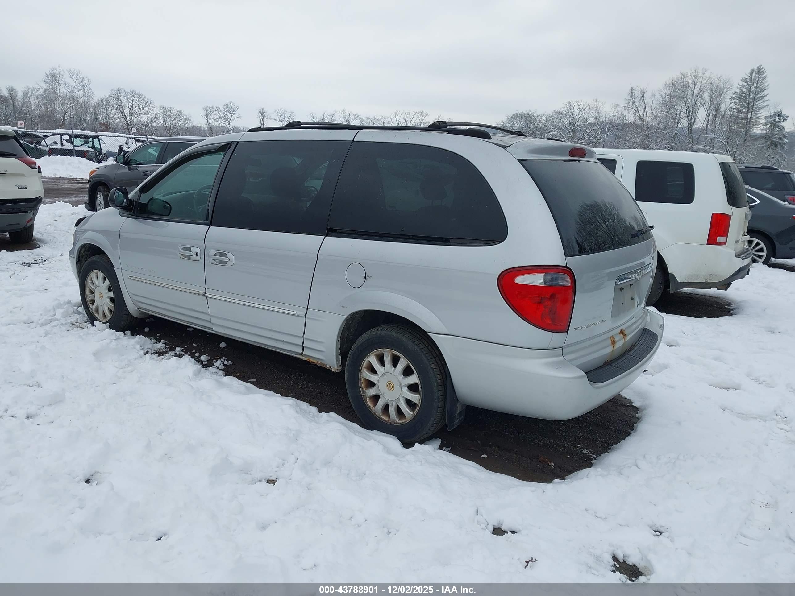 CHRYSLER TOWN image 3