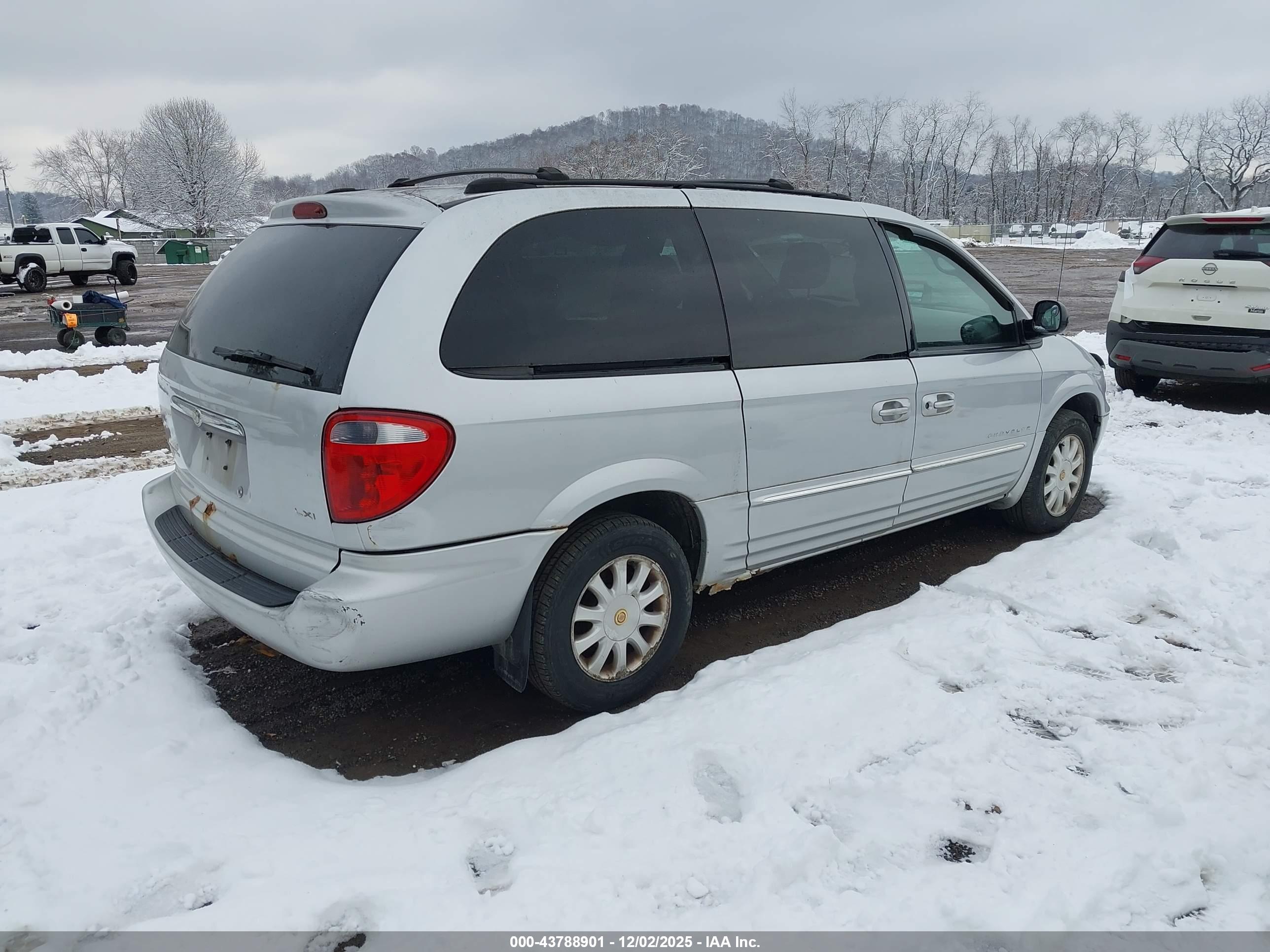 CHRYSLER TOWN image 4