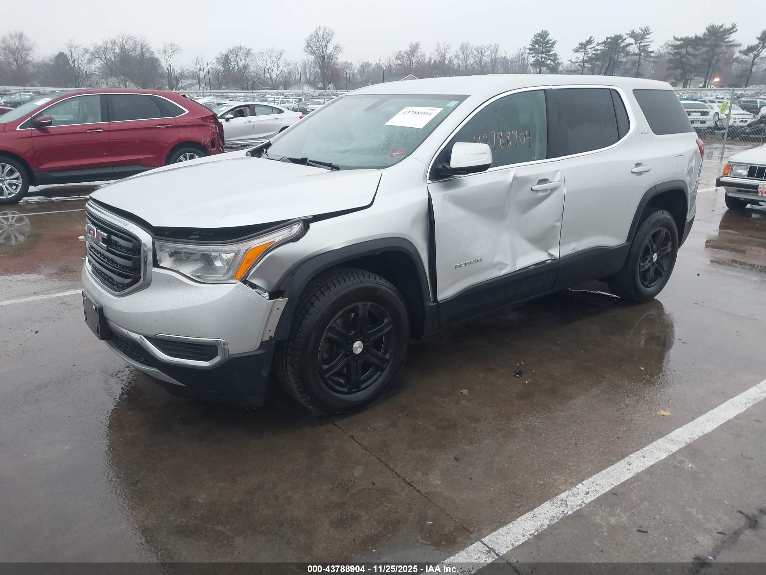 GMC ACADIA image 2