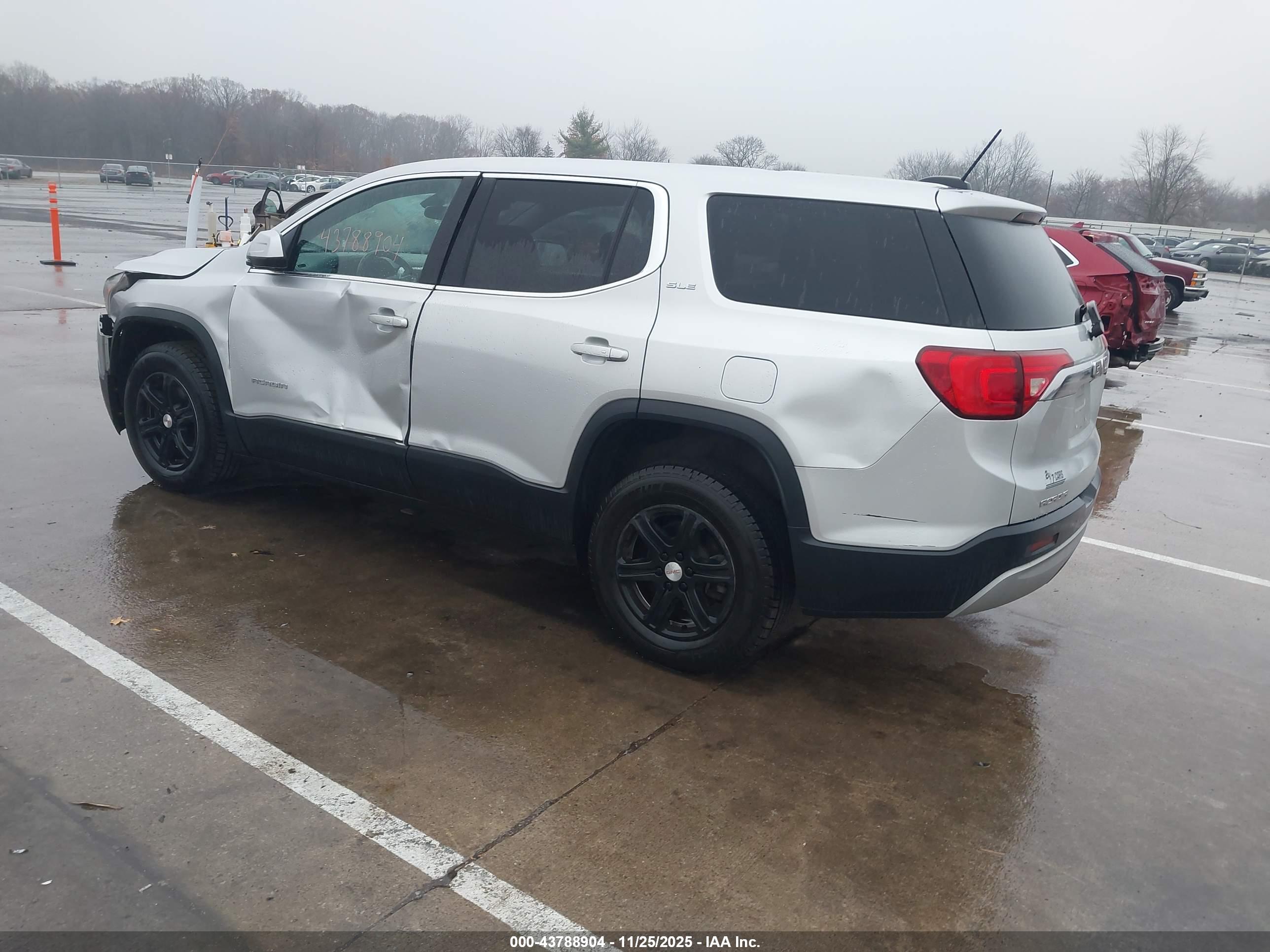GMC ACADIA image 3