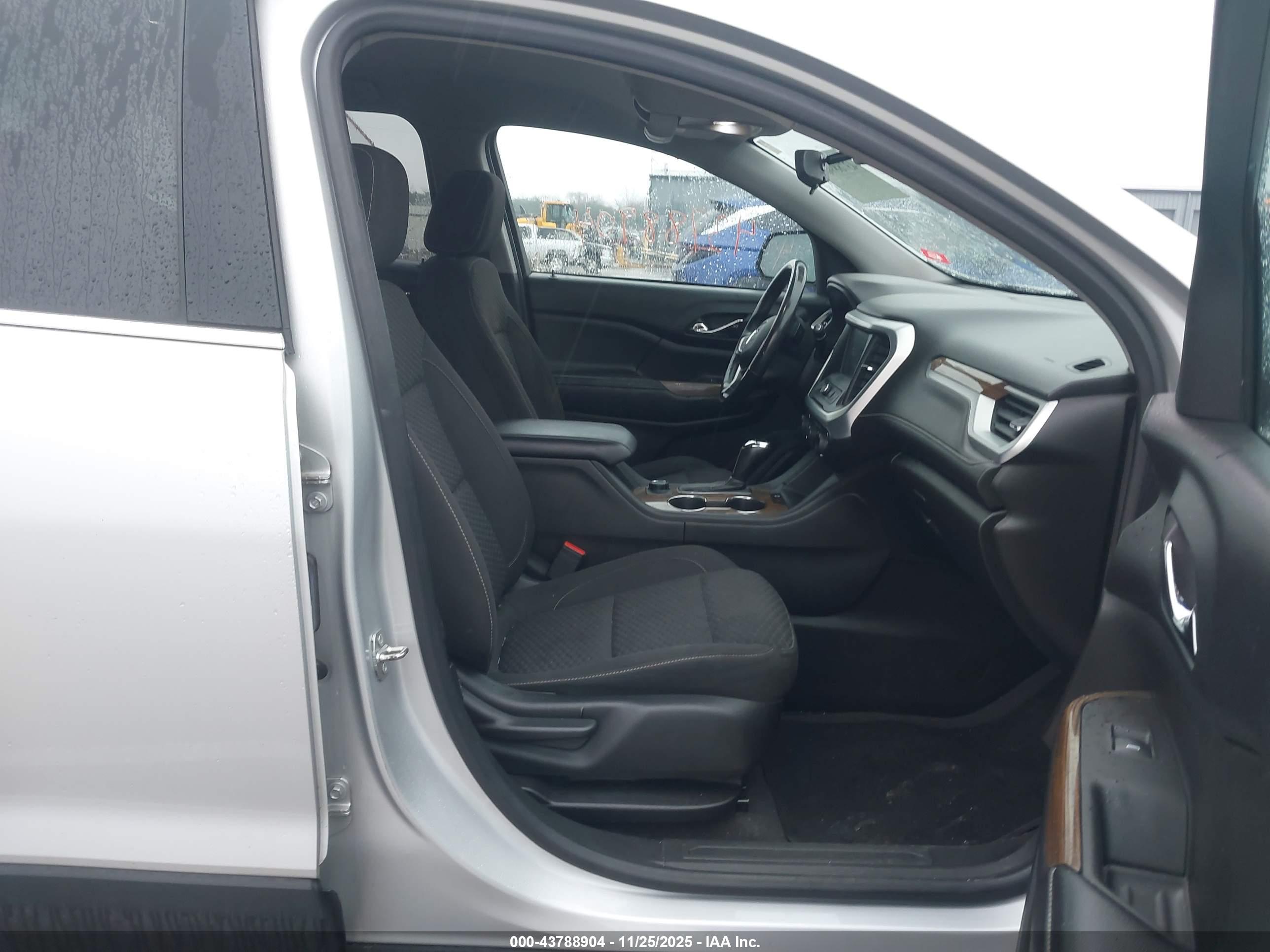 GMC ACADIA image 5