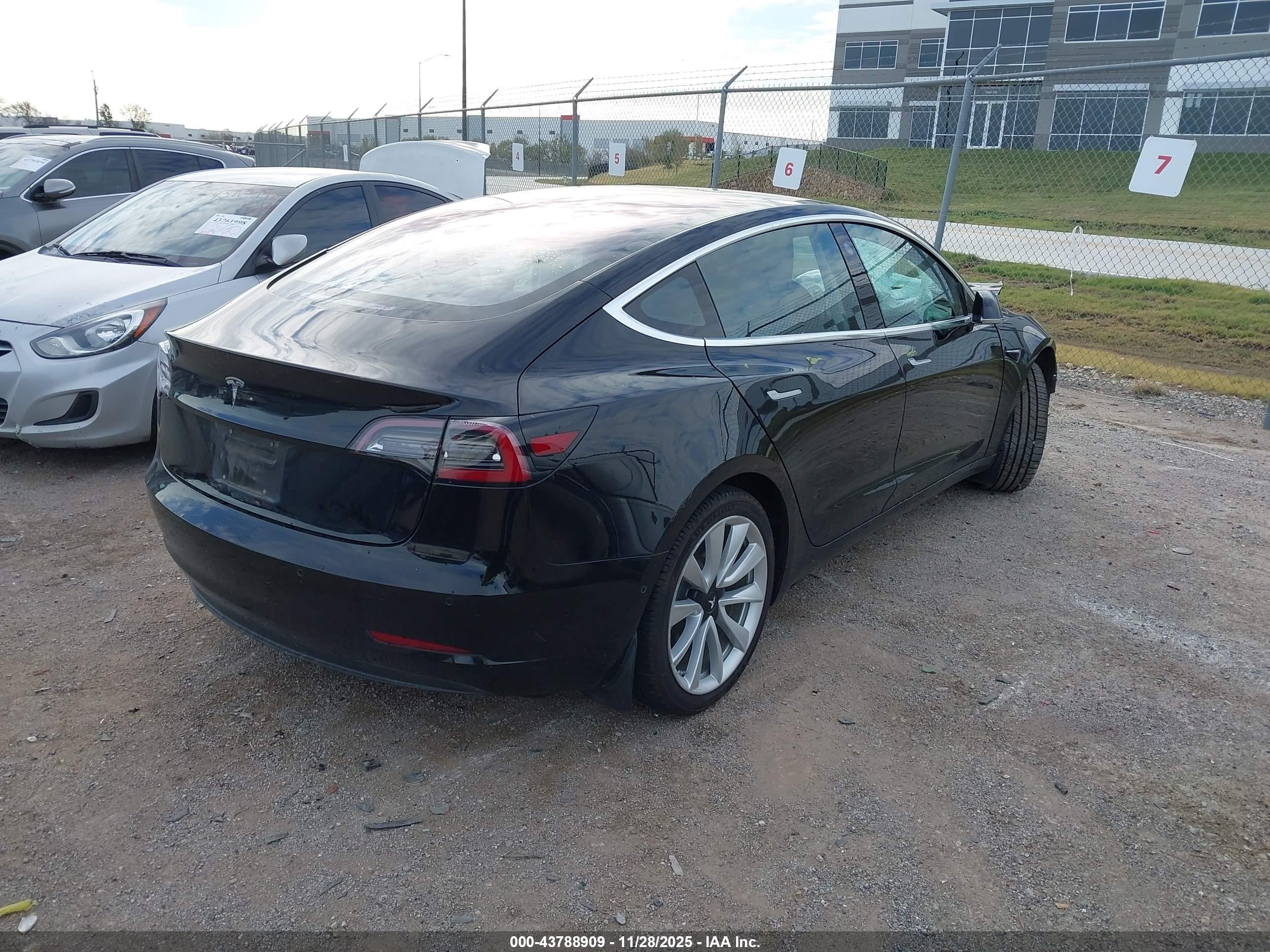 TESLA MODEL image 4