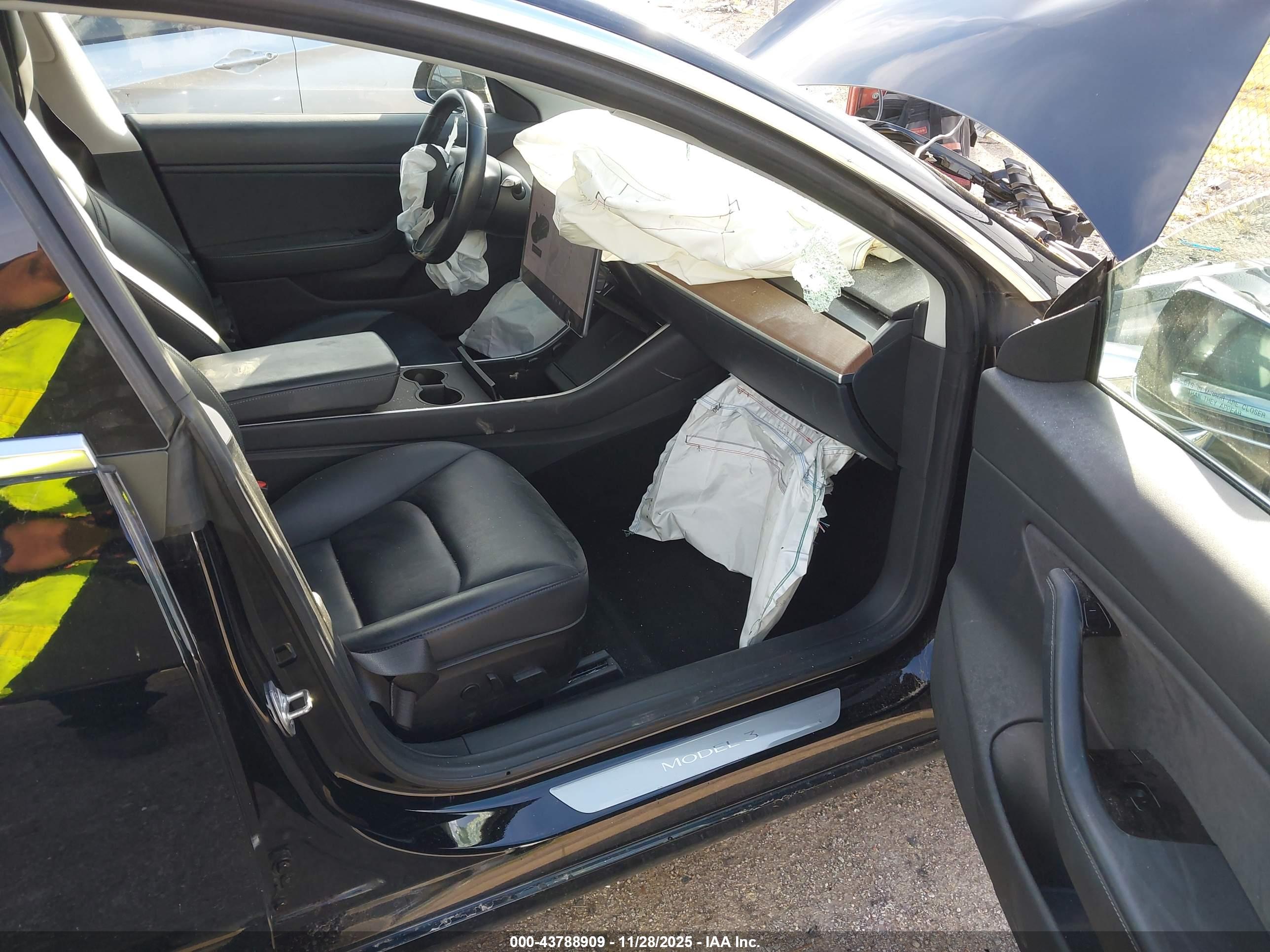 TESLA MODEL image 5