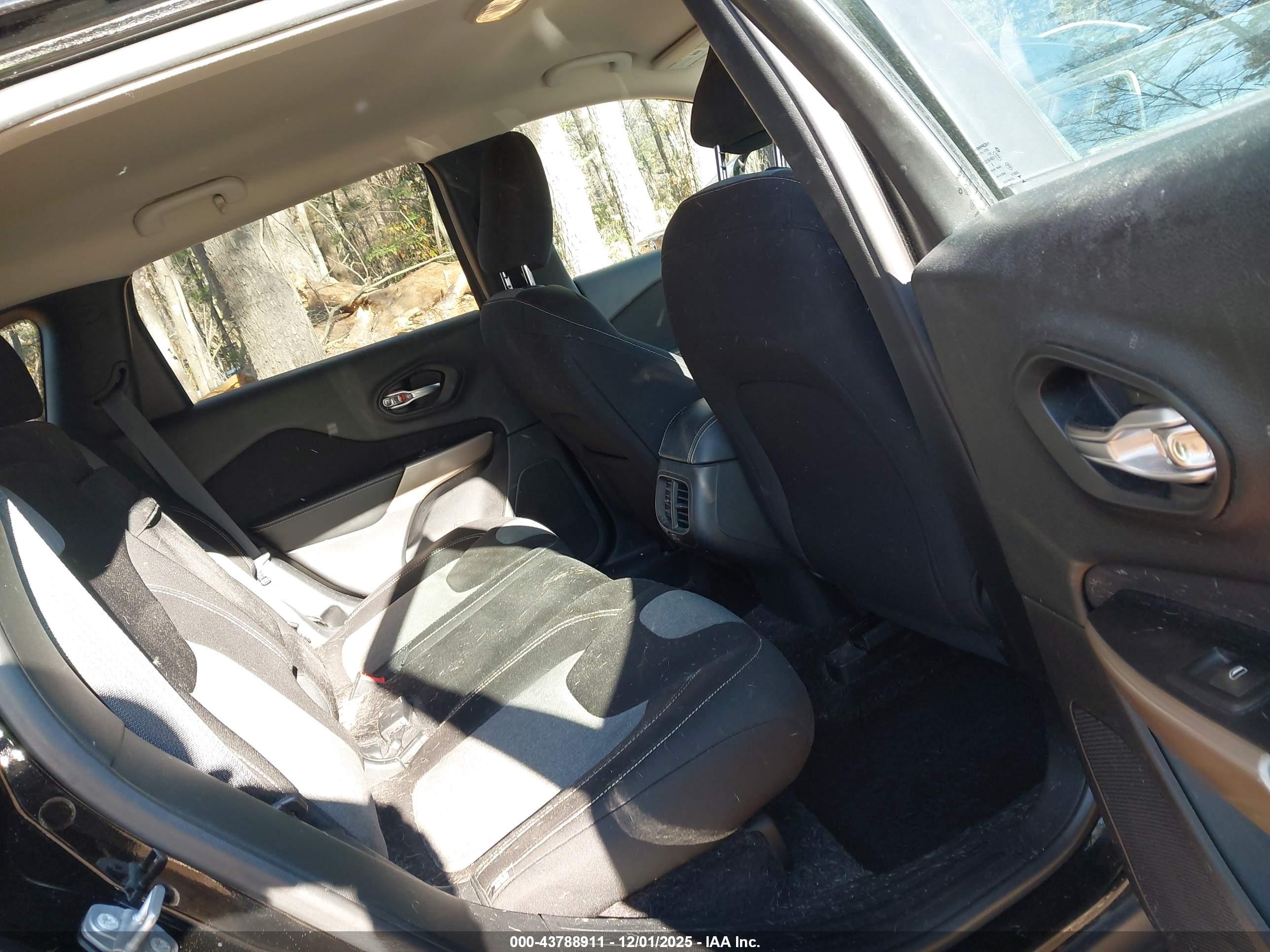 JEEP CHEROKEE image 8