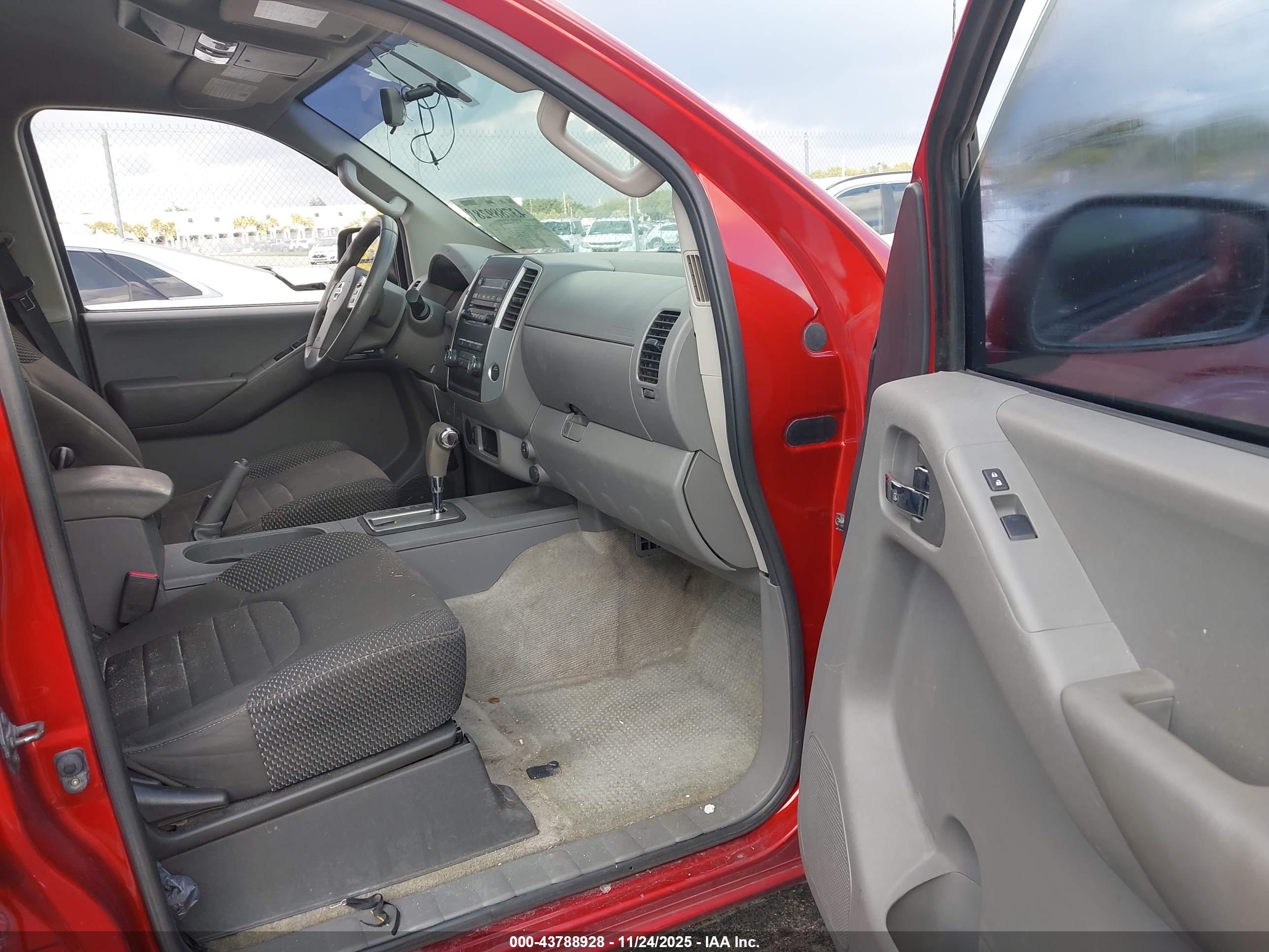 NISSAN FRONTIER image 5