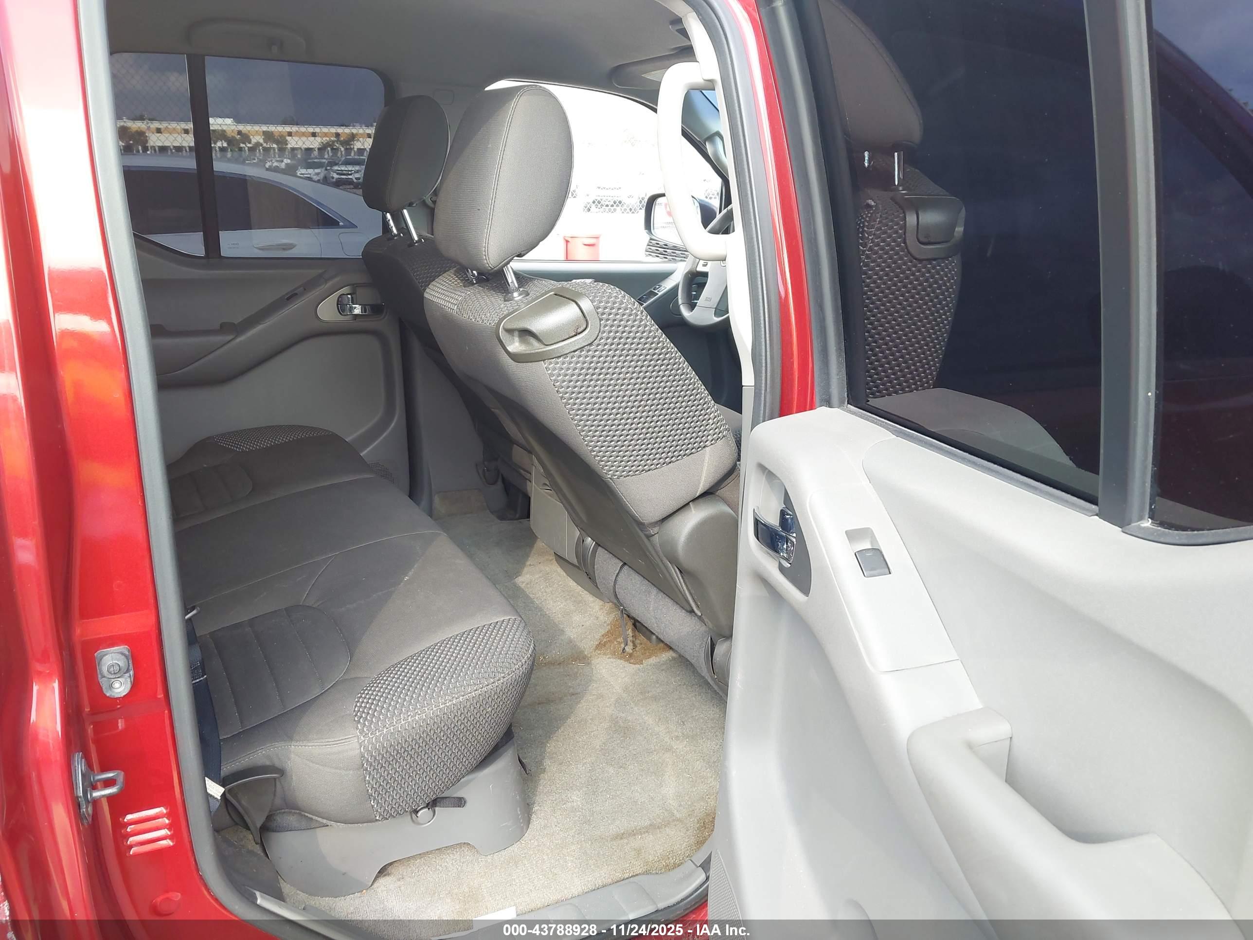 NISSAN FRONTIER image 8