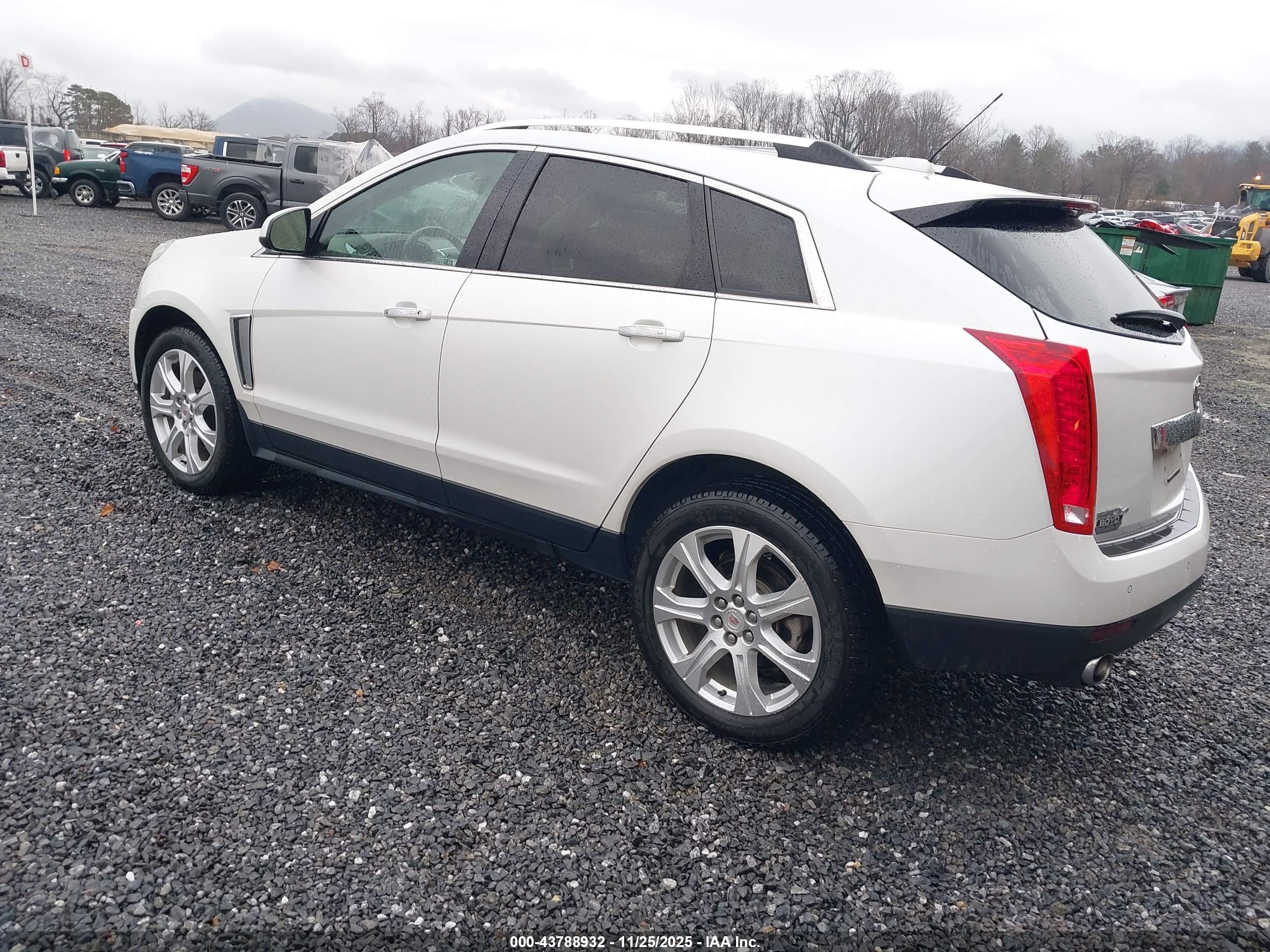 CADILLAC SRX image 3