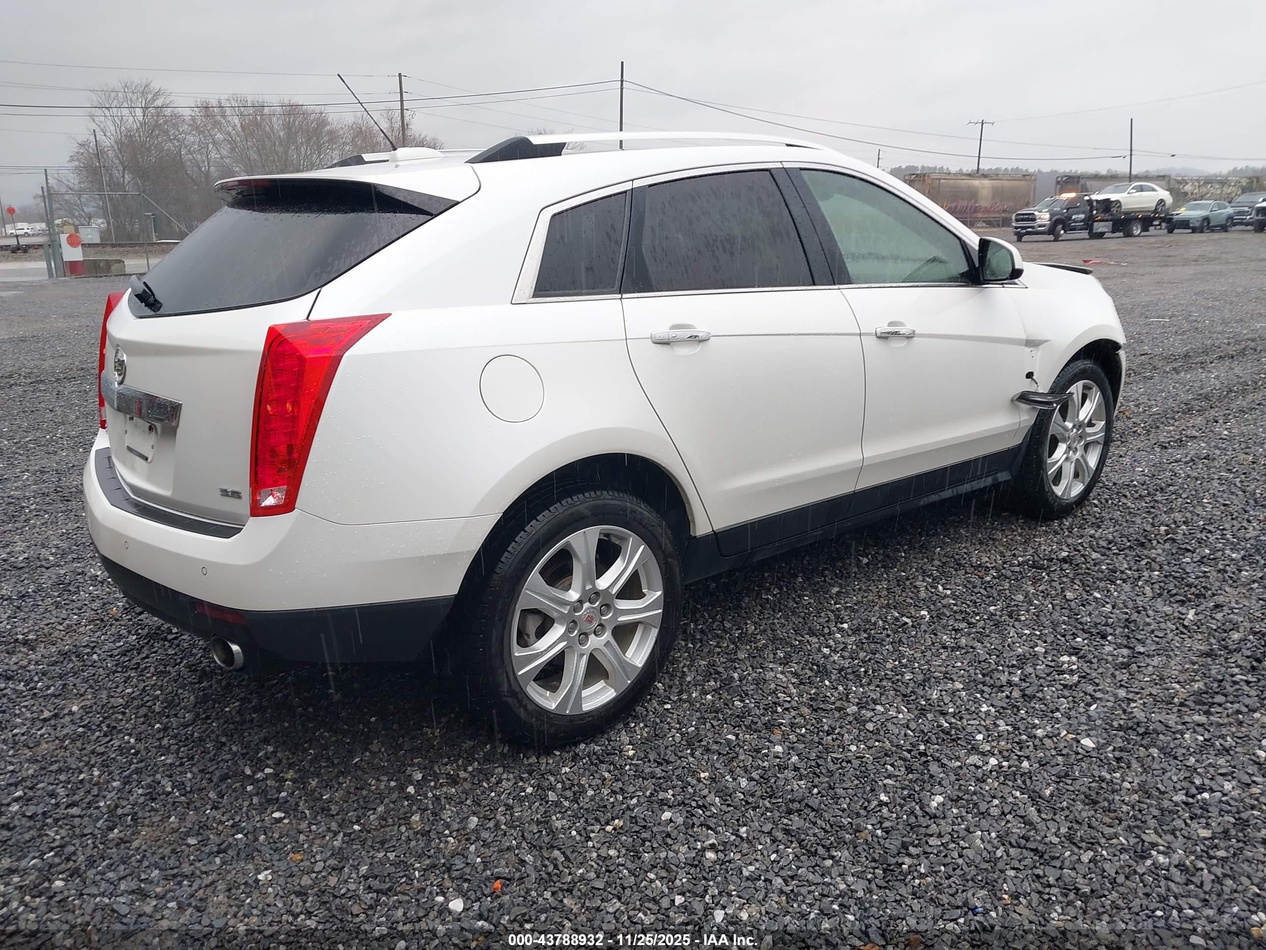 CADILLAC SRX image 4
