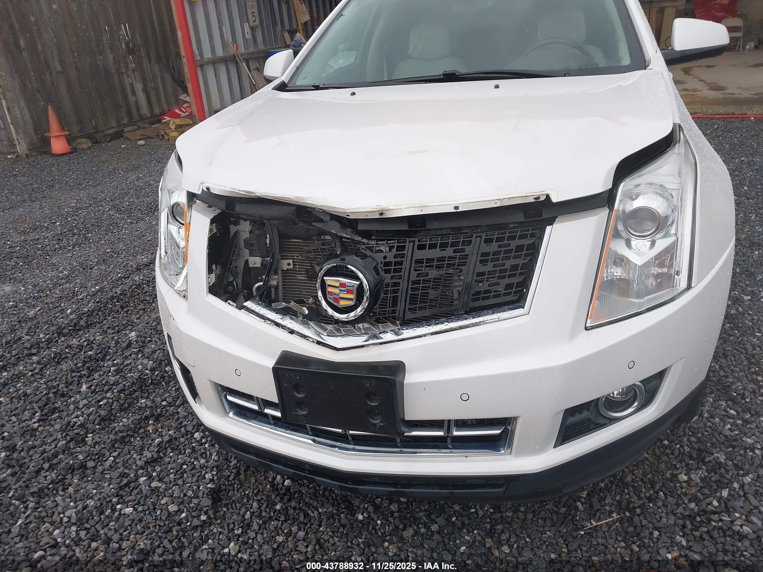 CADILLAC SRX image 6