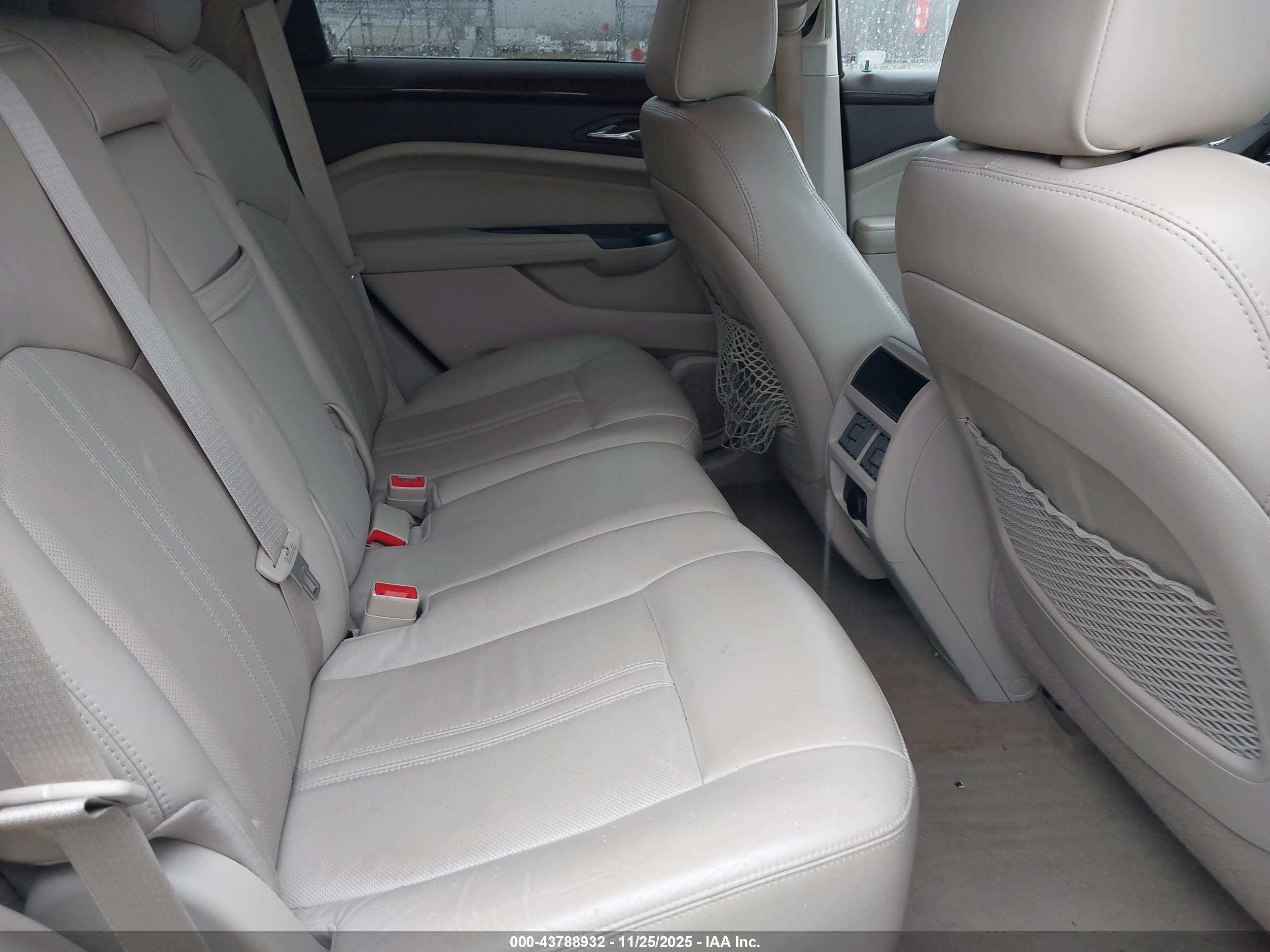 CADILLAC SRX image 8