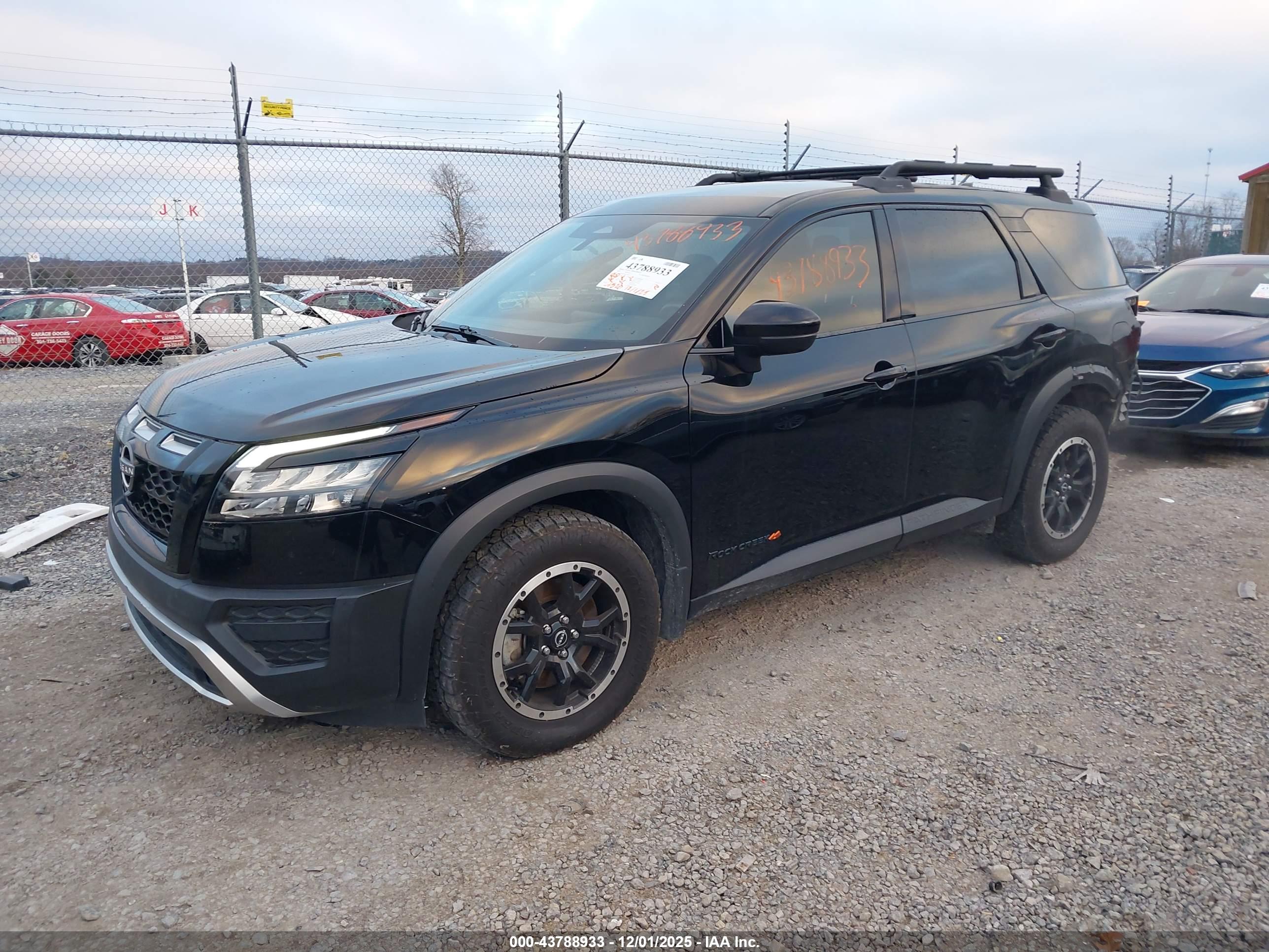 NISSAN PATHFINDER image 2