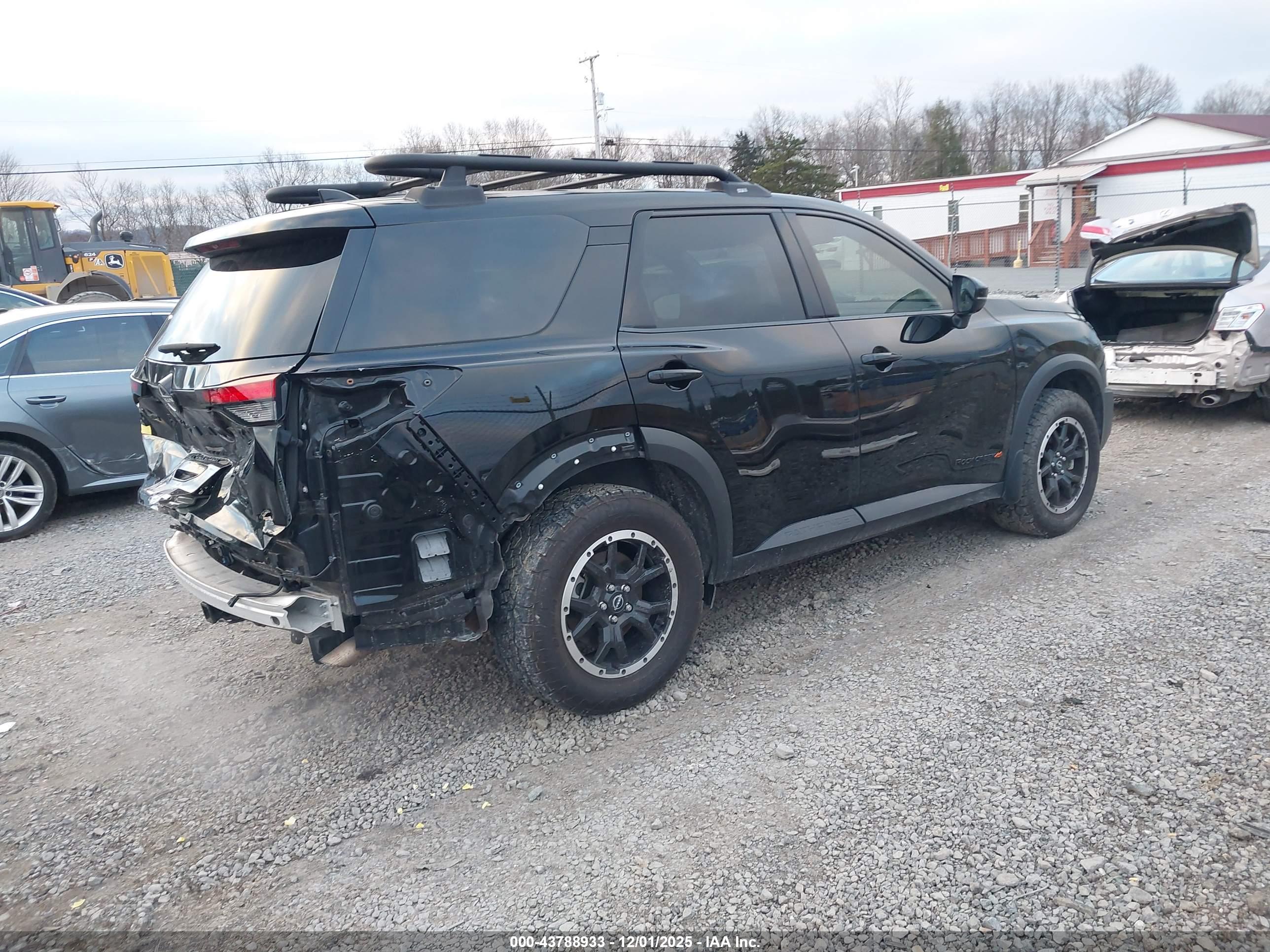 NISSAN PATHFINDER image 4