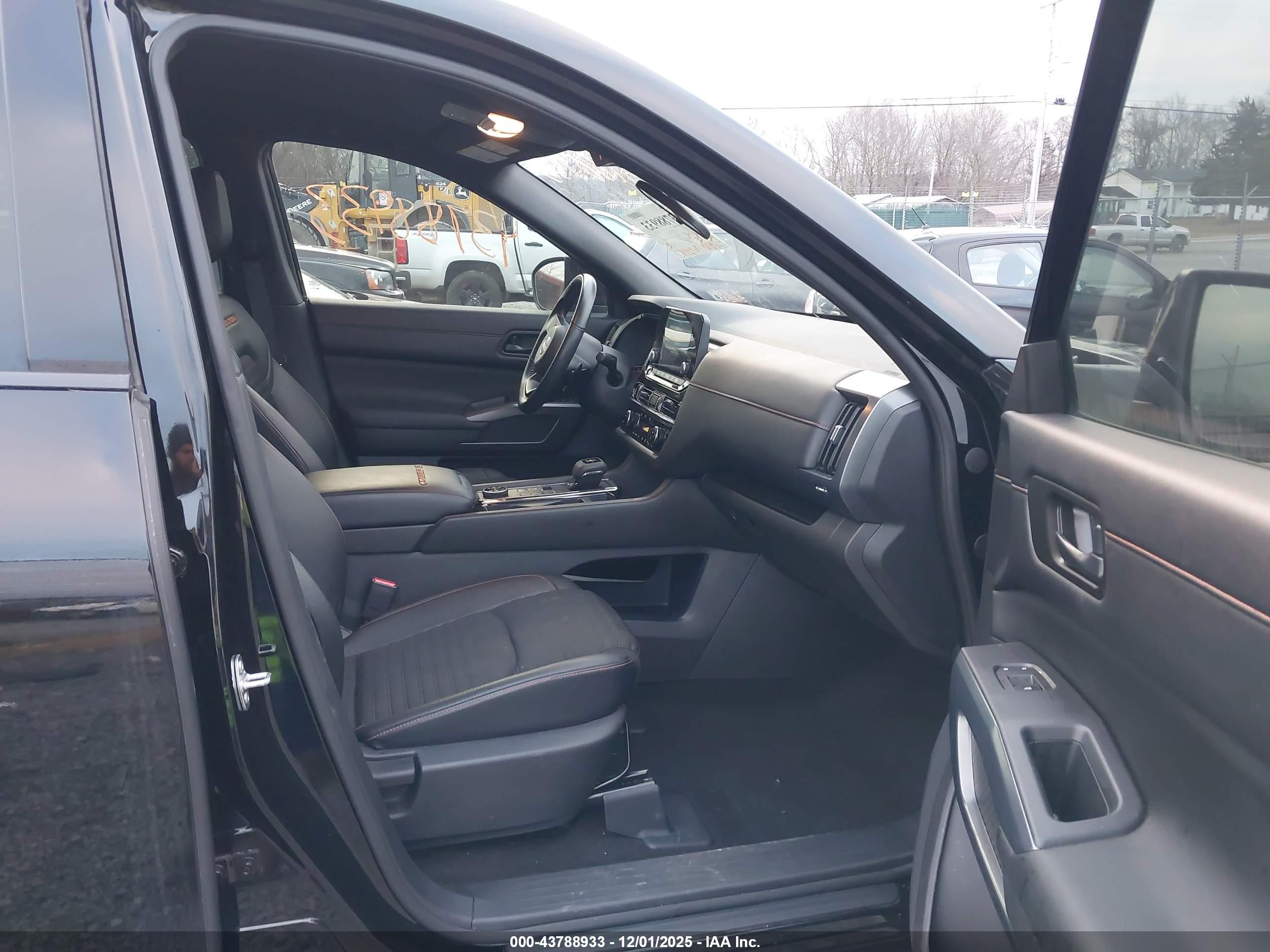 NISSAN PATHFINDER image 5