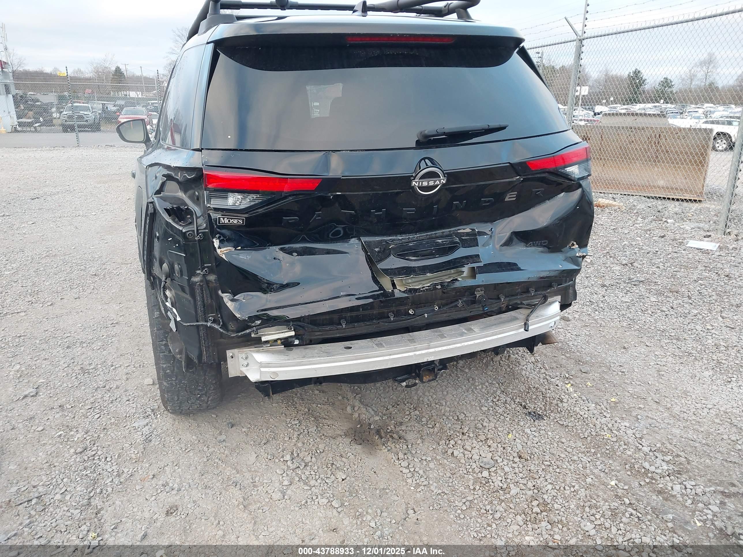 NISSAN PATHFINDER image 6