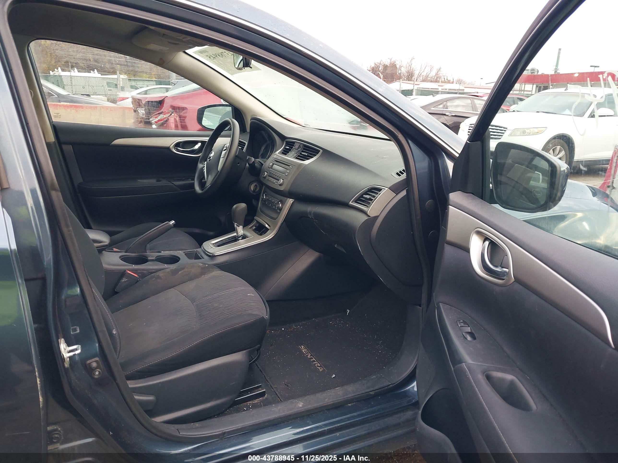 NISSAN SENTRA image 5