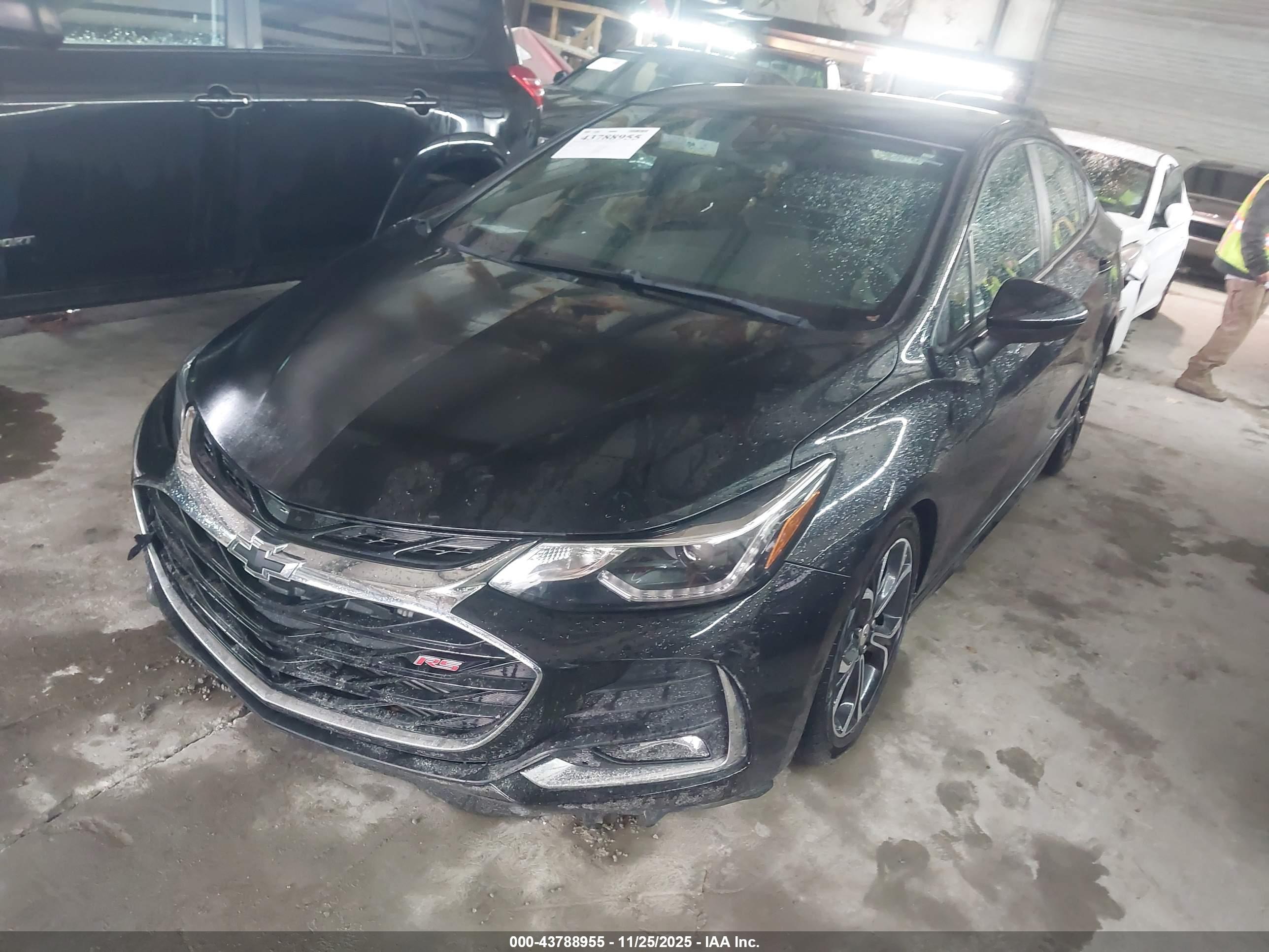 CHEVROLET CRUZE image 2