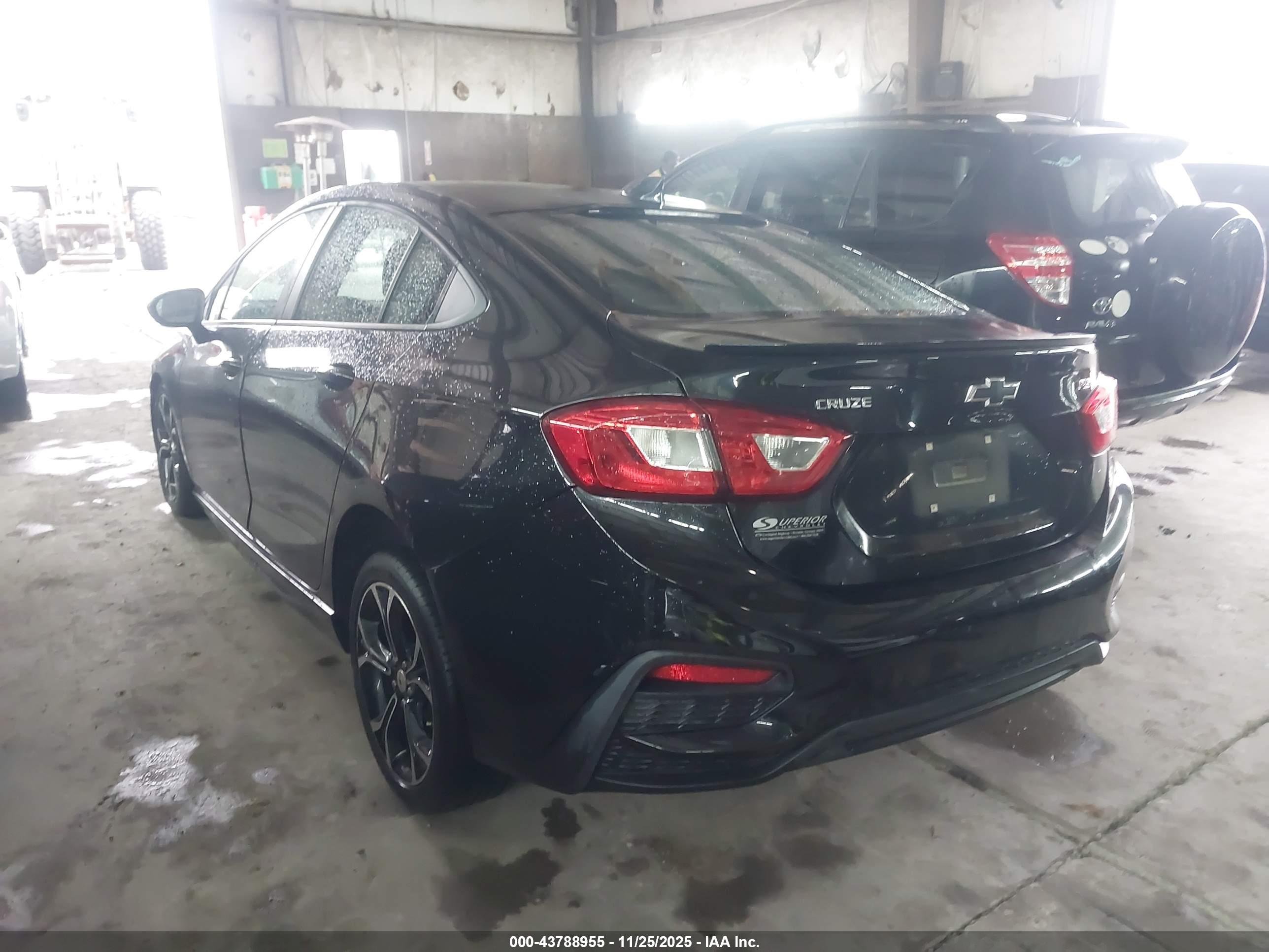 CHEVROLET CRUZE image 3